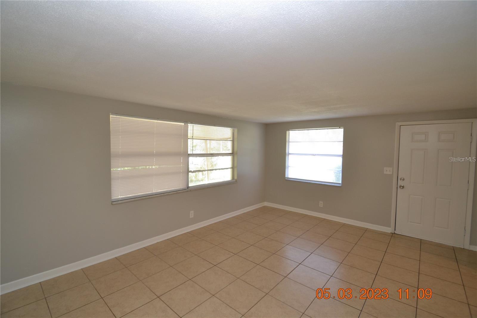 300 MIDWOOD DR — photo 5