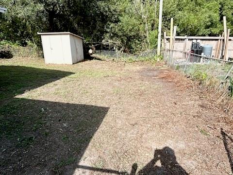 300 MIDWOOD DR — photo 37