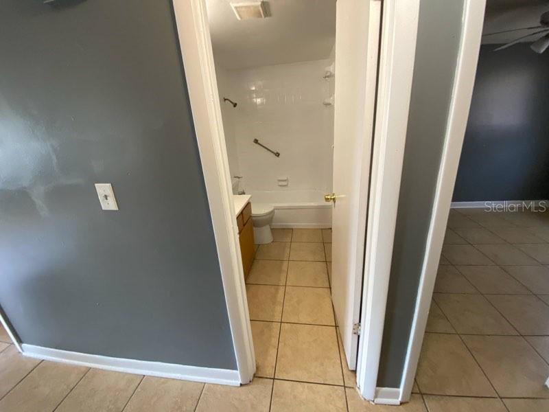 300 MIDWOOD DR — photo 28