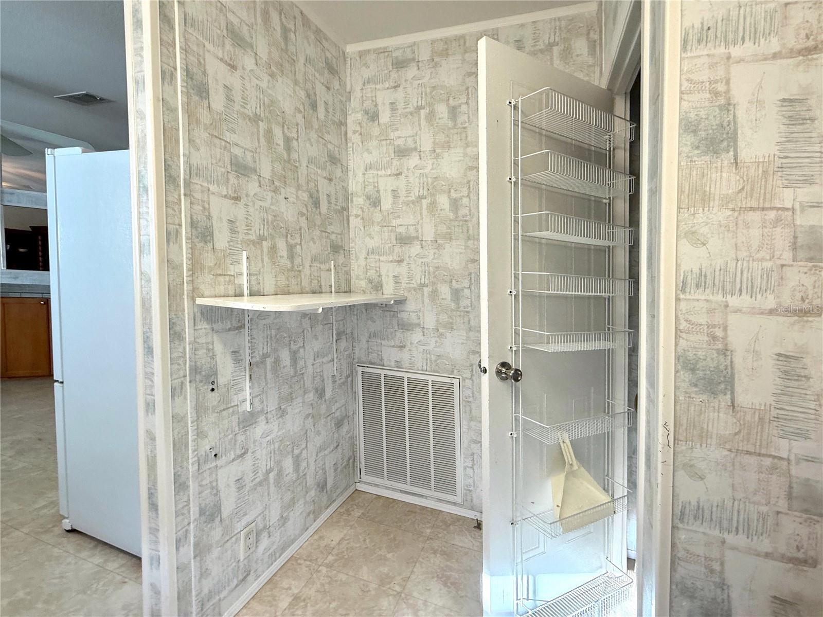250 S PORT ROYAL LN — photo 8