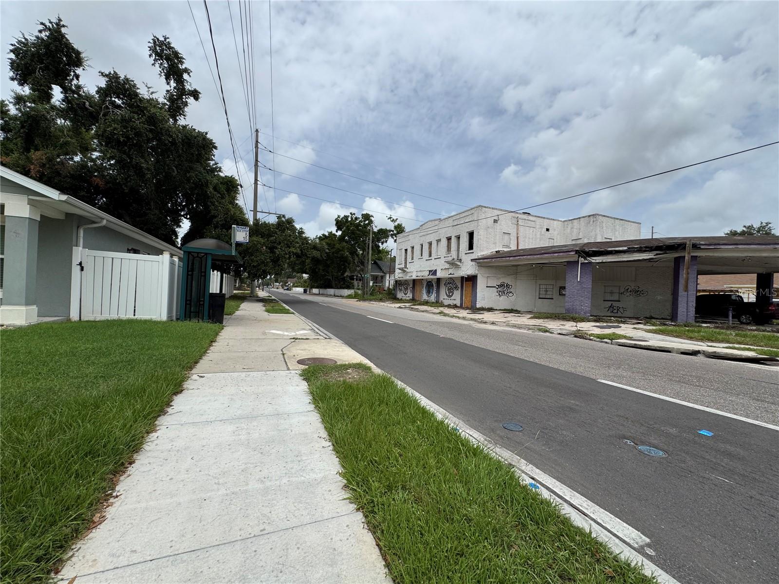 2804 E COLUMBUS DR — photo 3