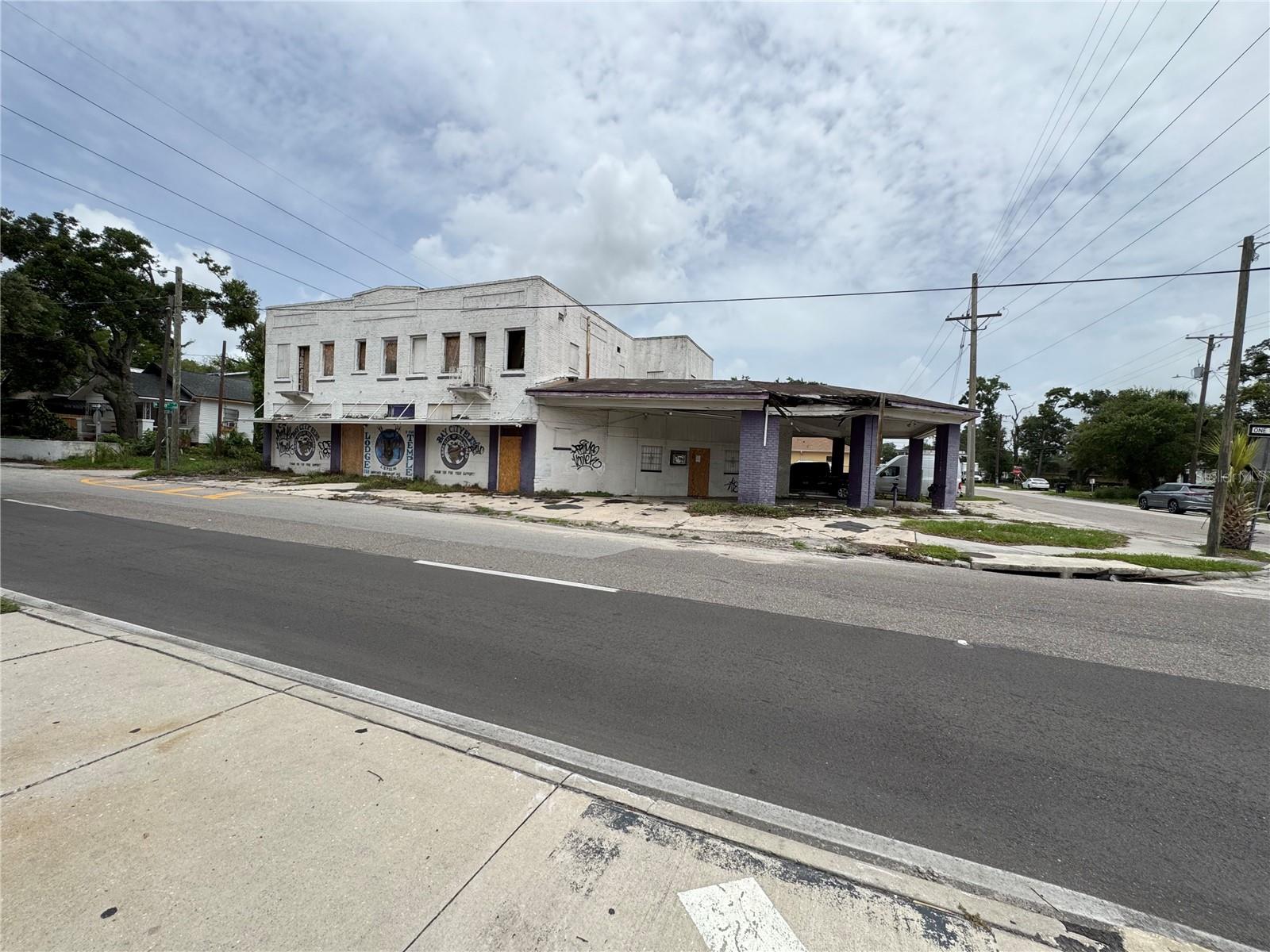 2804 E COLUMBUS DR — photo 14