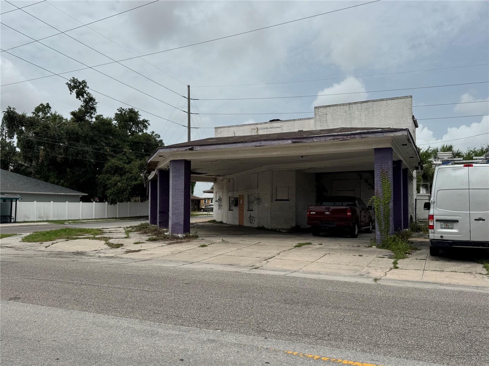 2804 E COLUMBUS DR — photo 10