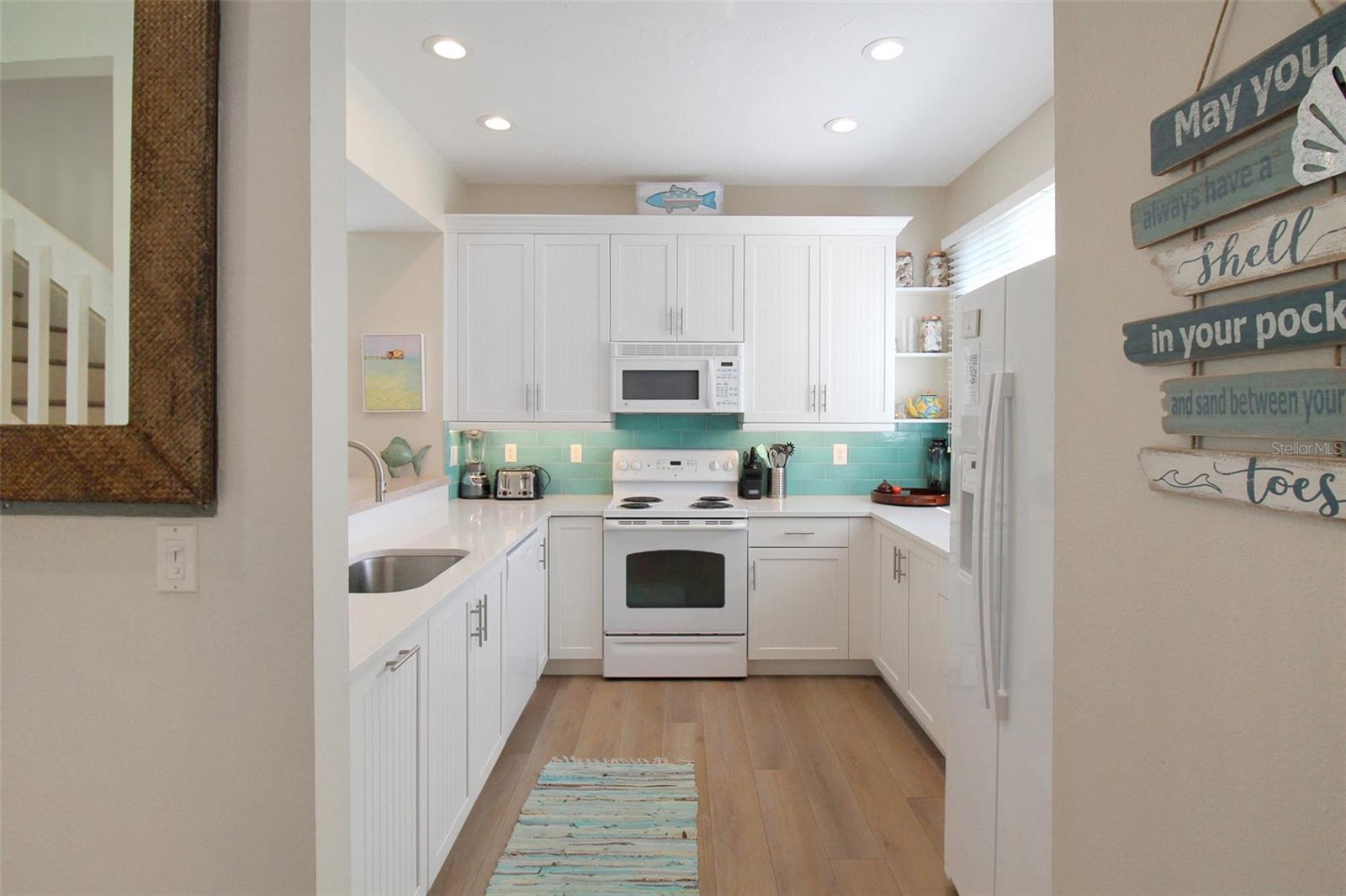 535 FOREST WAY — photo 18