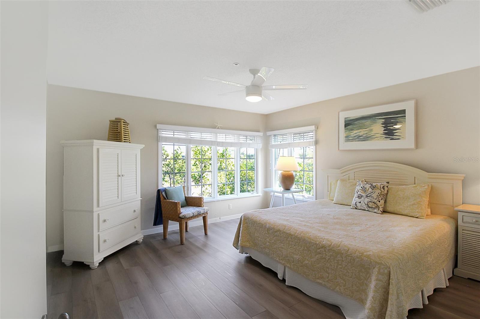 535 FOREST WAY — photo 27