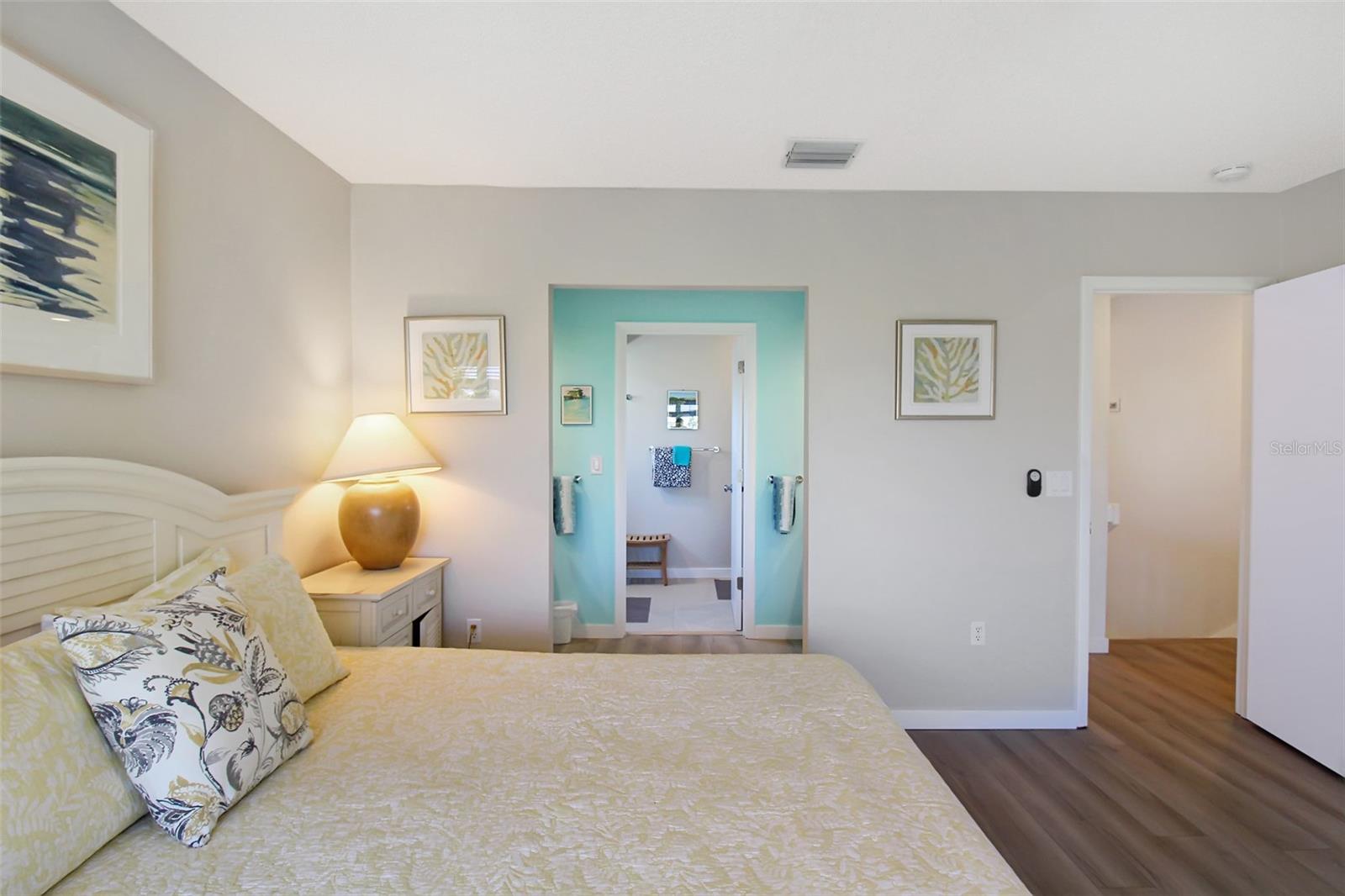 535 FOREST WAY — photo 32
