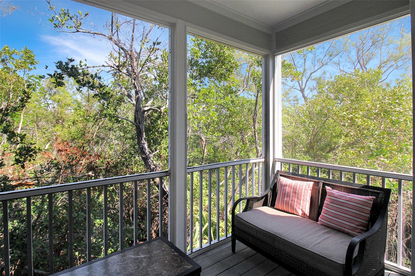 535 FOREST WAY — photo 9