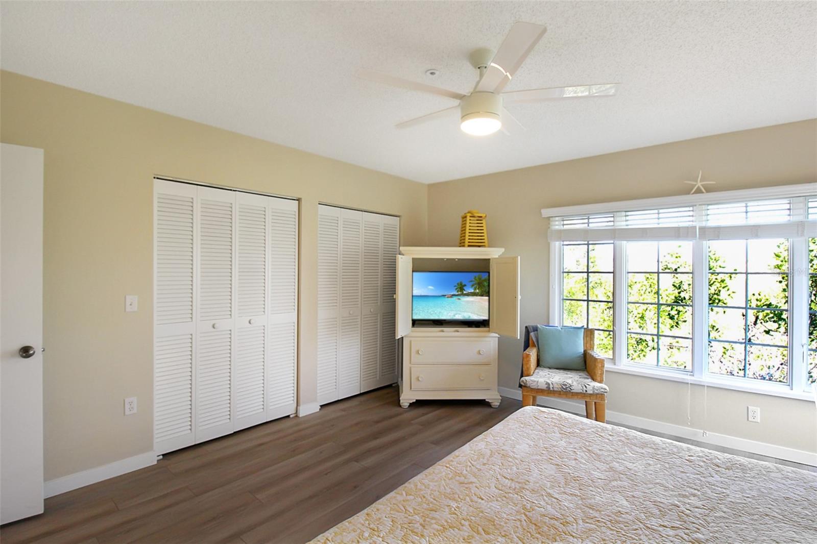 535 FOREST WAY — photo 31