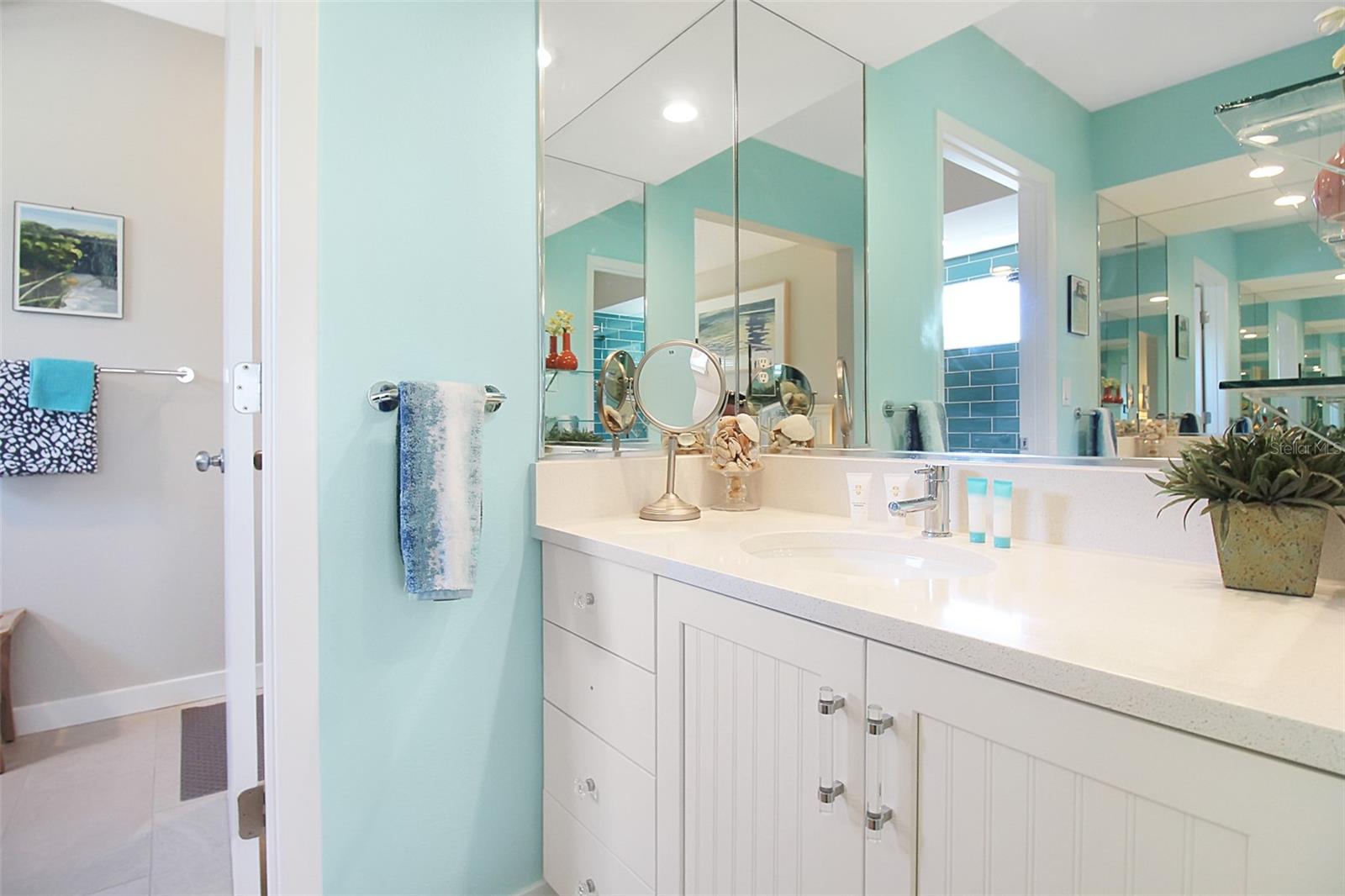 535 FOREST WAY — photo 34