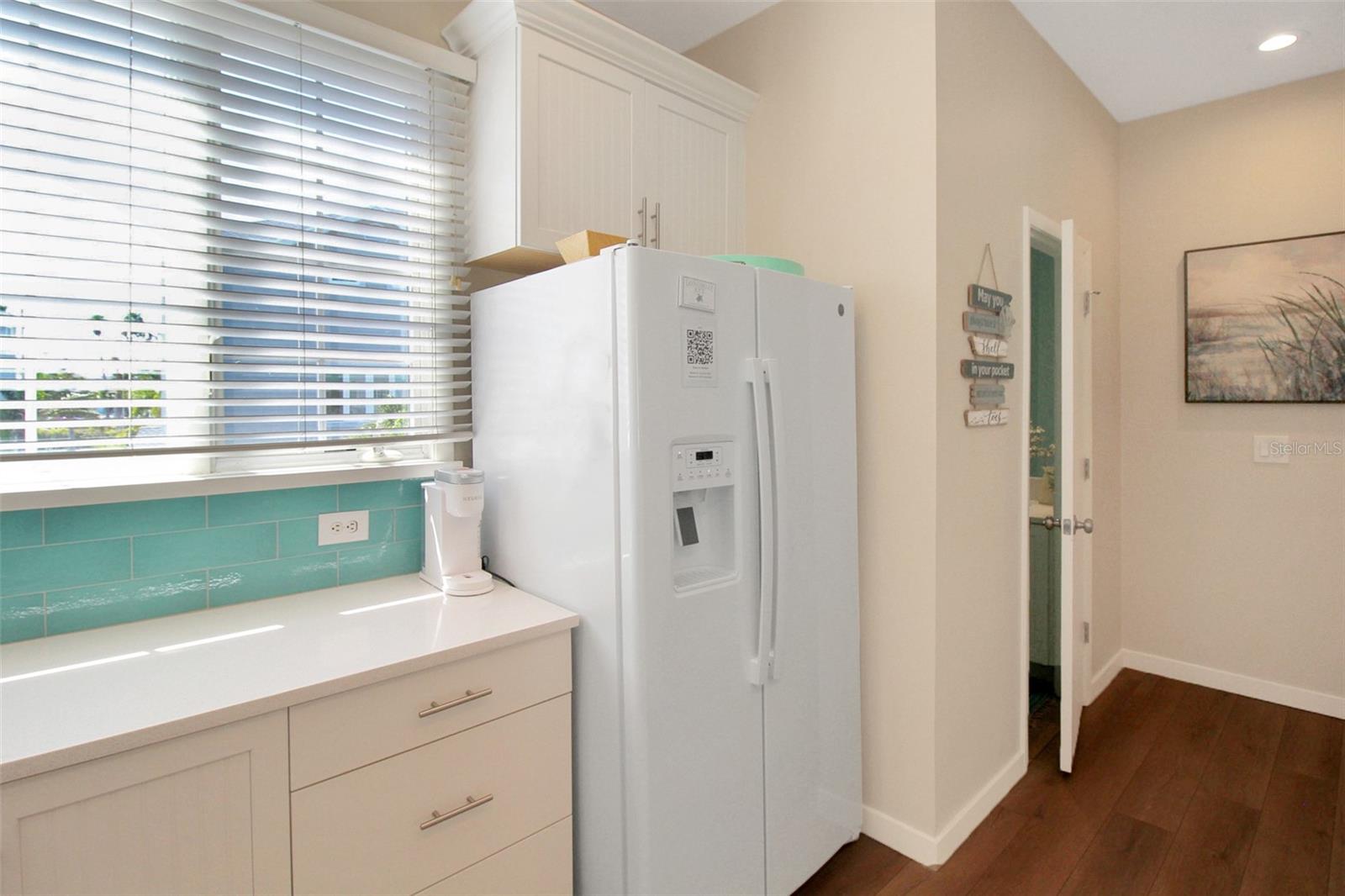 535 FOREST WAY — photo 21
