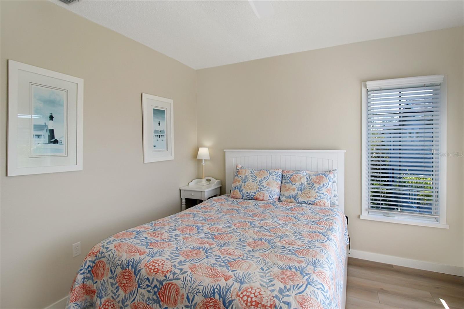 535 FOREST WAY — photo 44