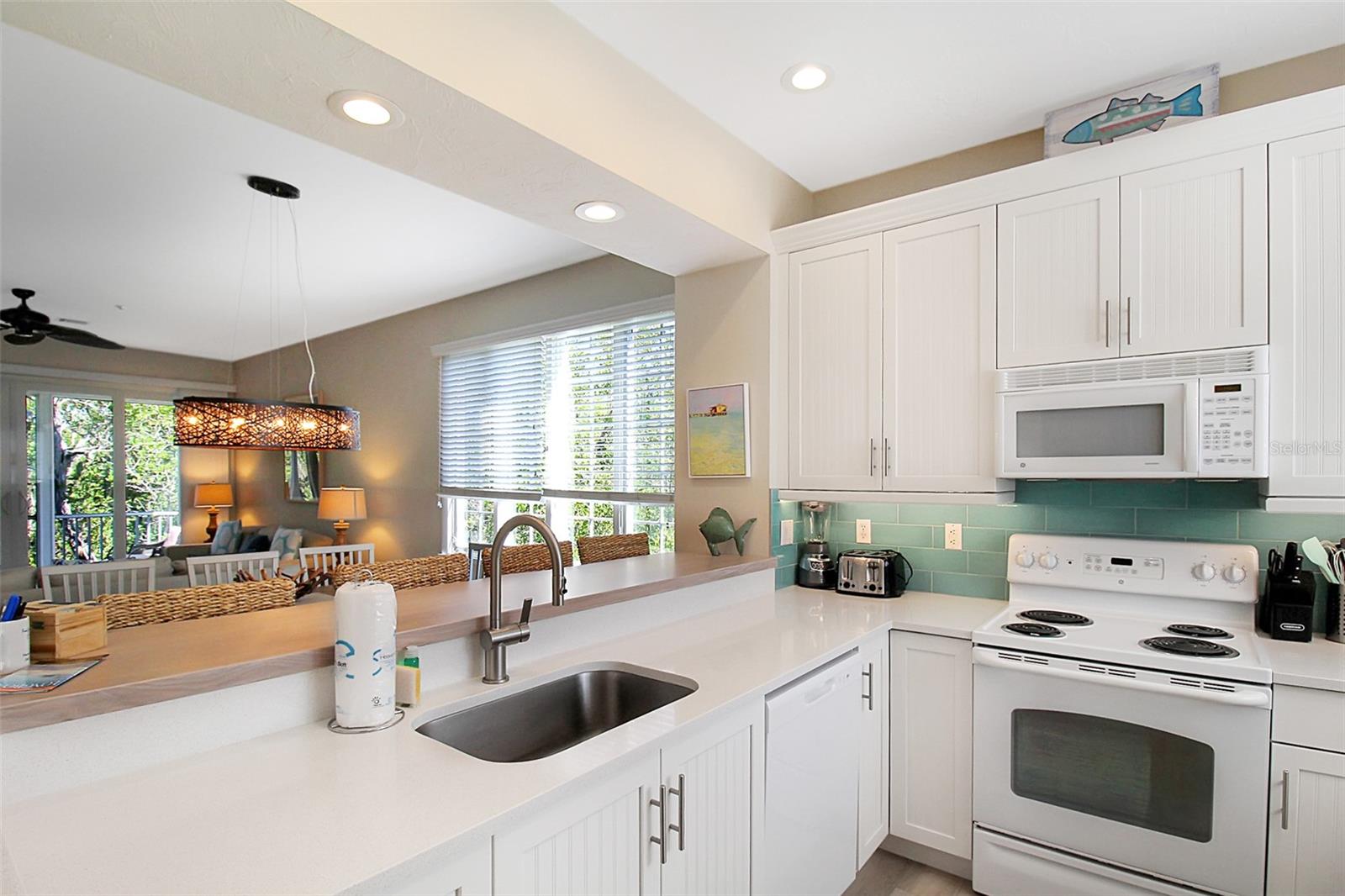 535 FOREST WAY — photo 19