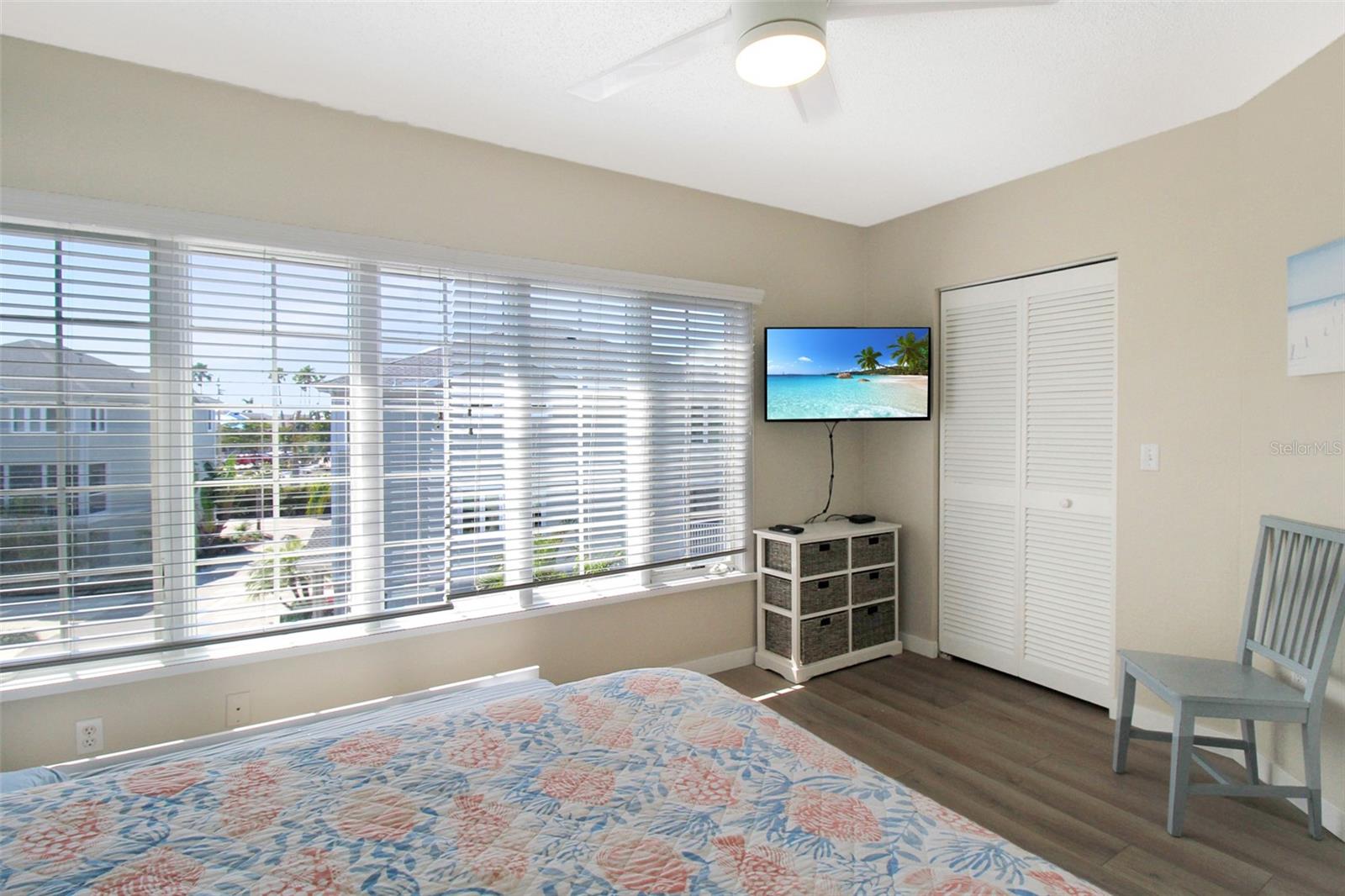 535 FOREST WAY — photo 46