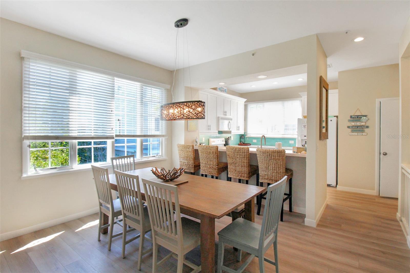 535 FOREST WAY — photo 15