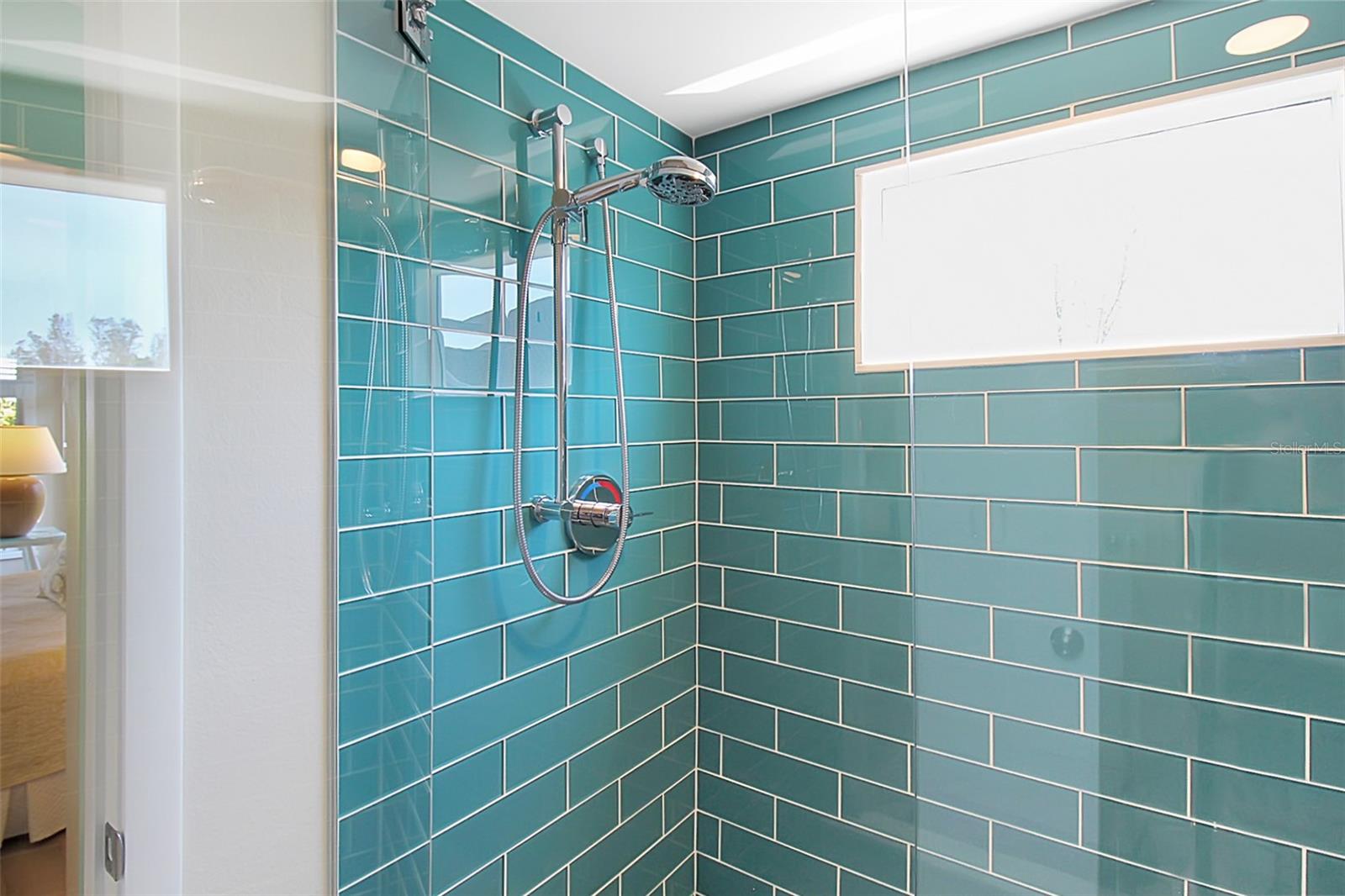 535 FOREST WAY — photo 36