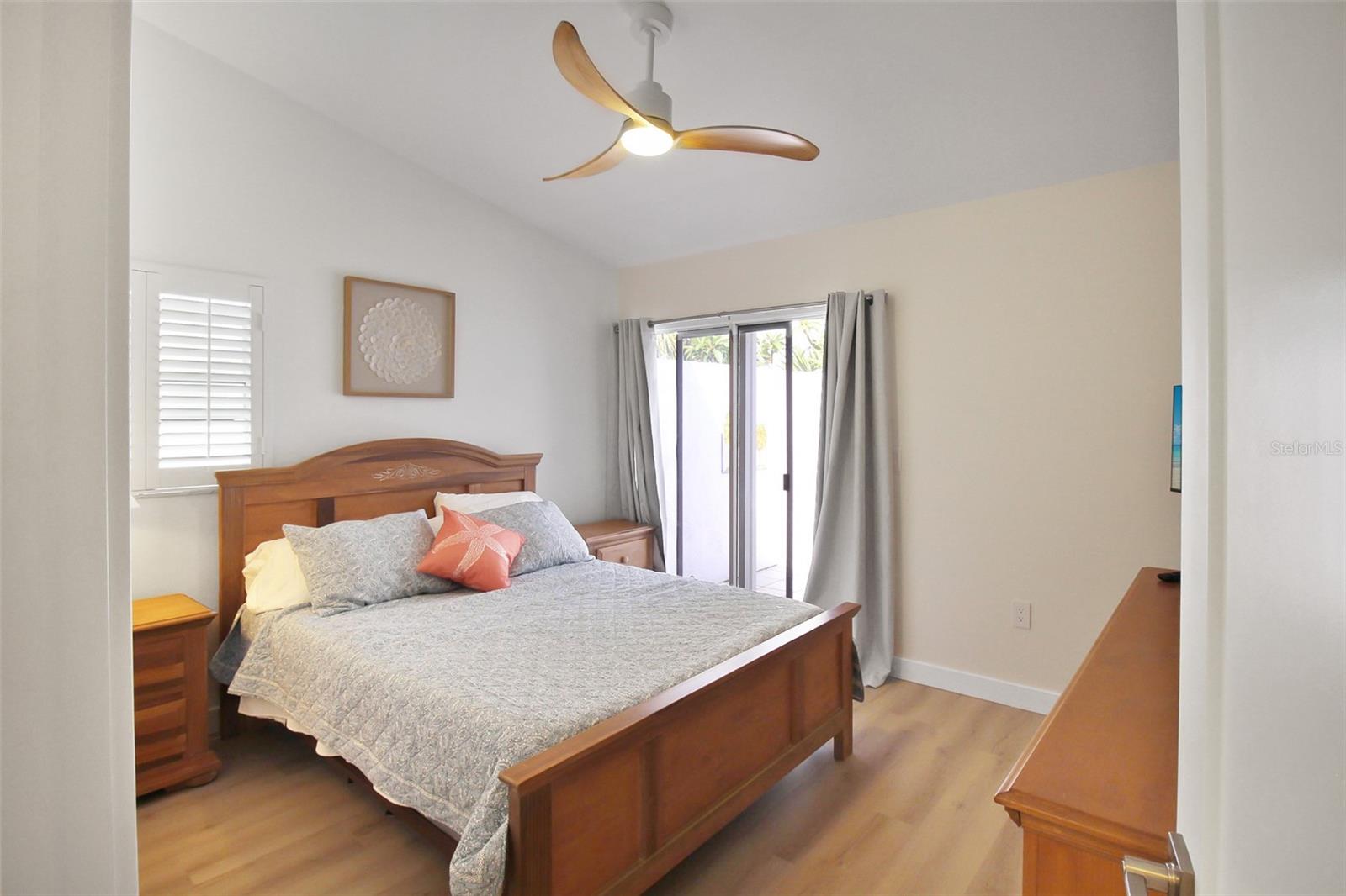 971 WATERSIDE LN — photo 18