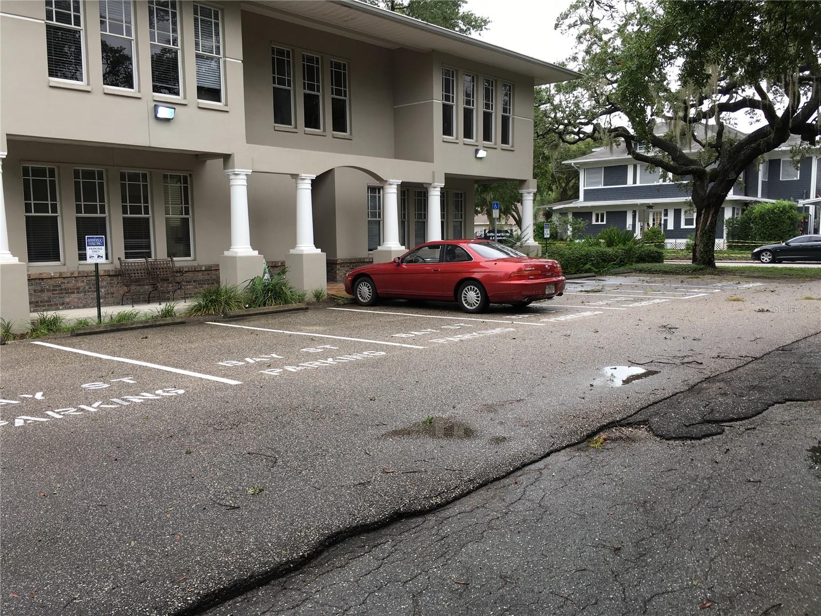611 W BAY ST — photo 3