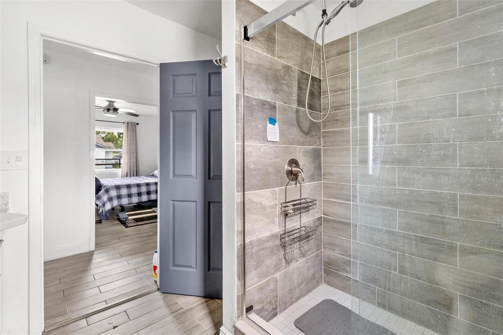 6426 S HIMES AVE — photo 8