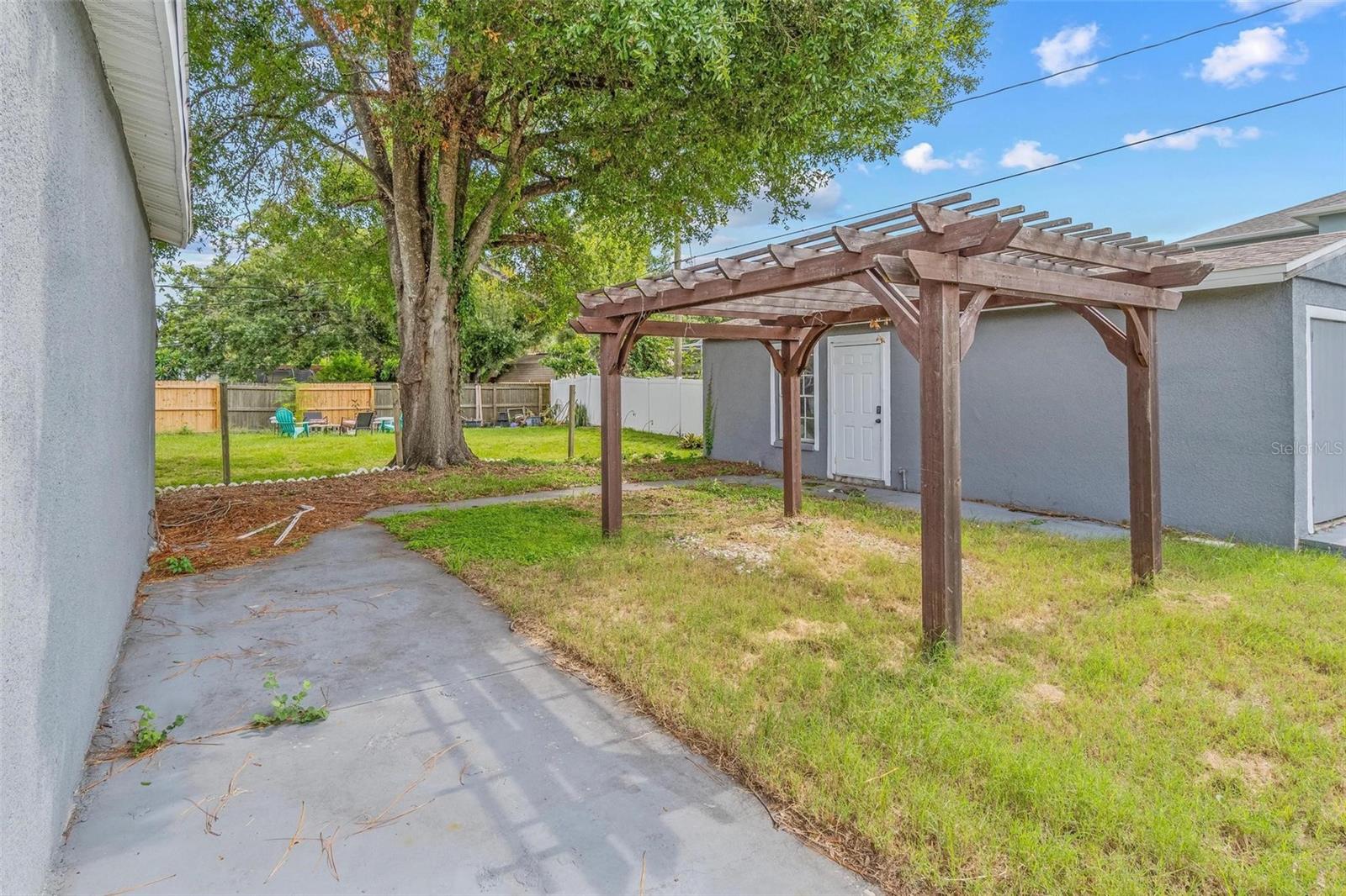 6426 S HIMES AVE — photo 18