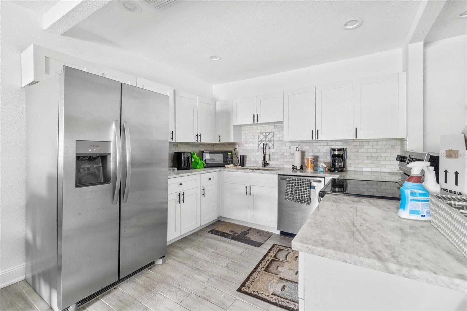 6426 S HIMES AVE — photo 4