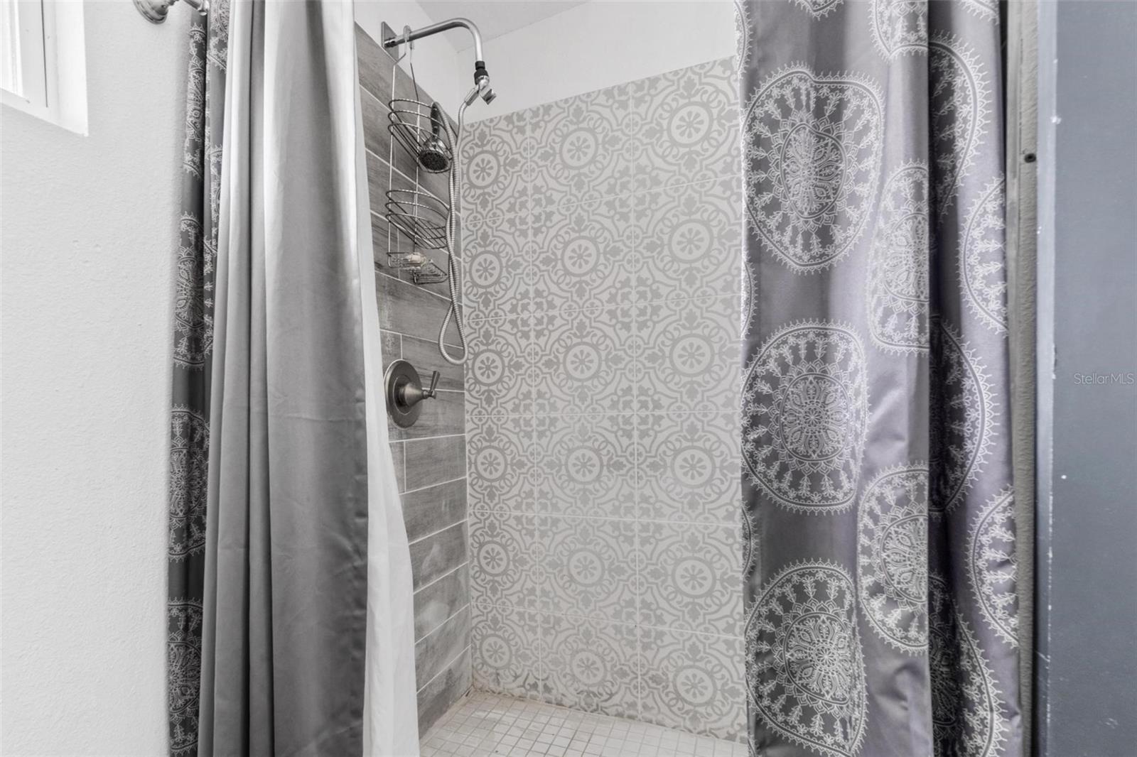 6426 S HIMES AVE — photo 14