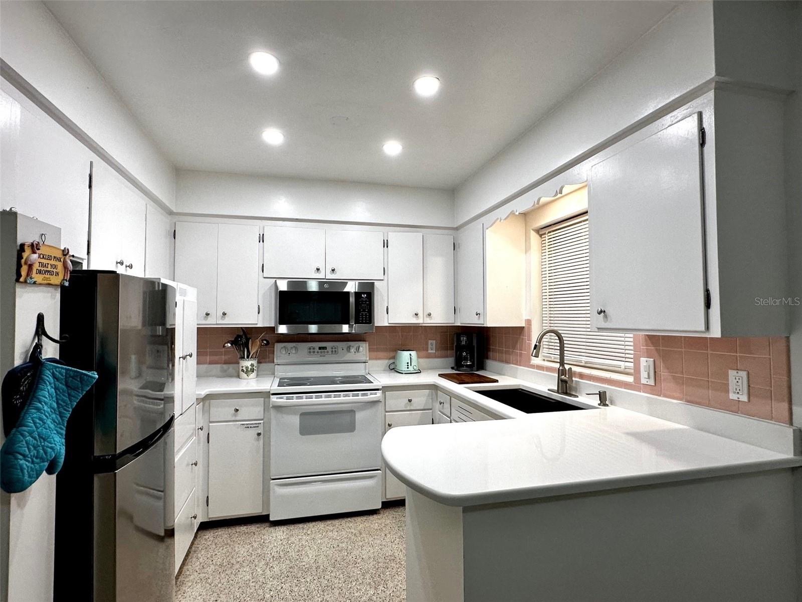 3605 IROQUOIS AVE — photo 12