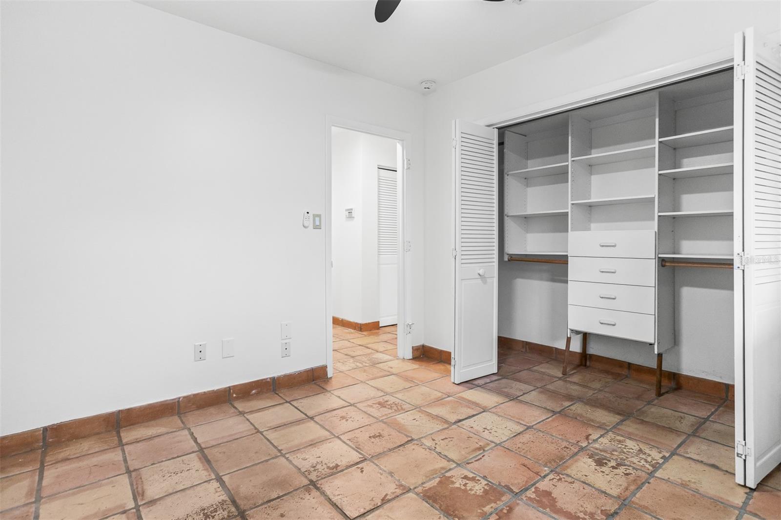 593 MARMORA AVE — photo 8