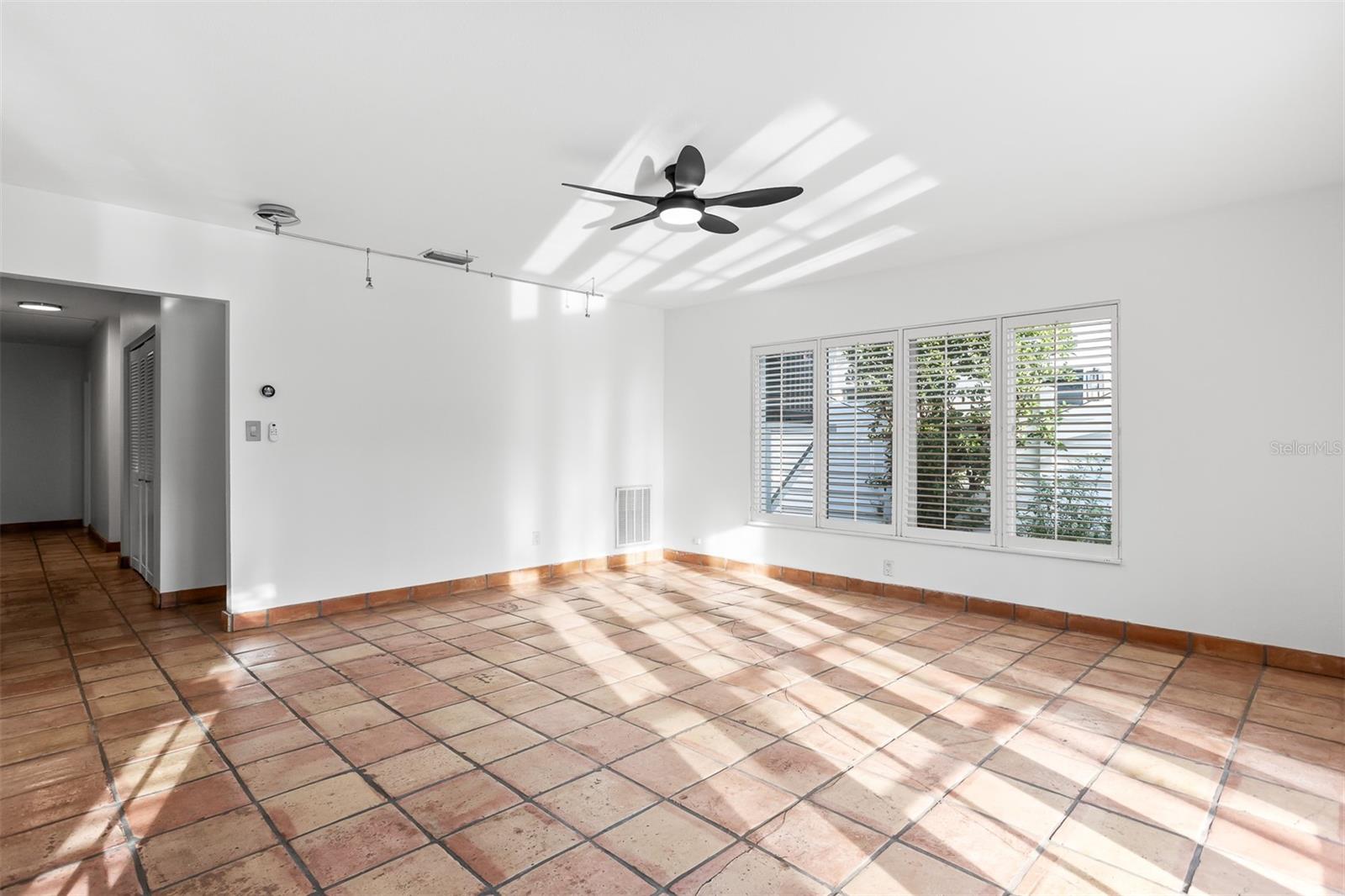 593 MARMORA AVE — photo 5