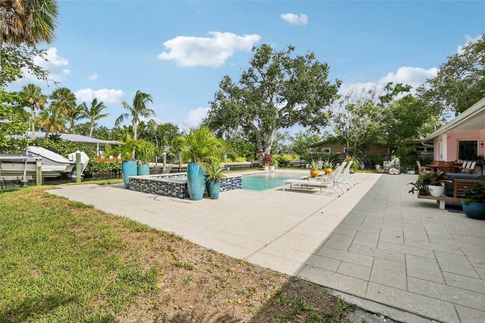 613 BUTTONWOOD DR — photo 40