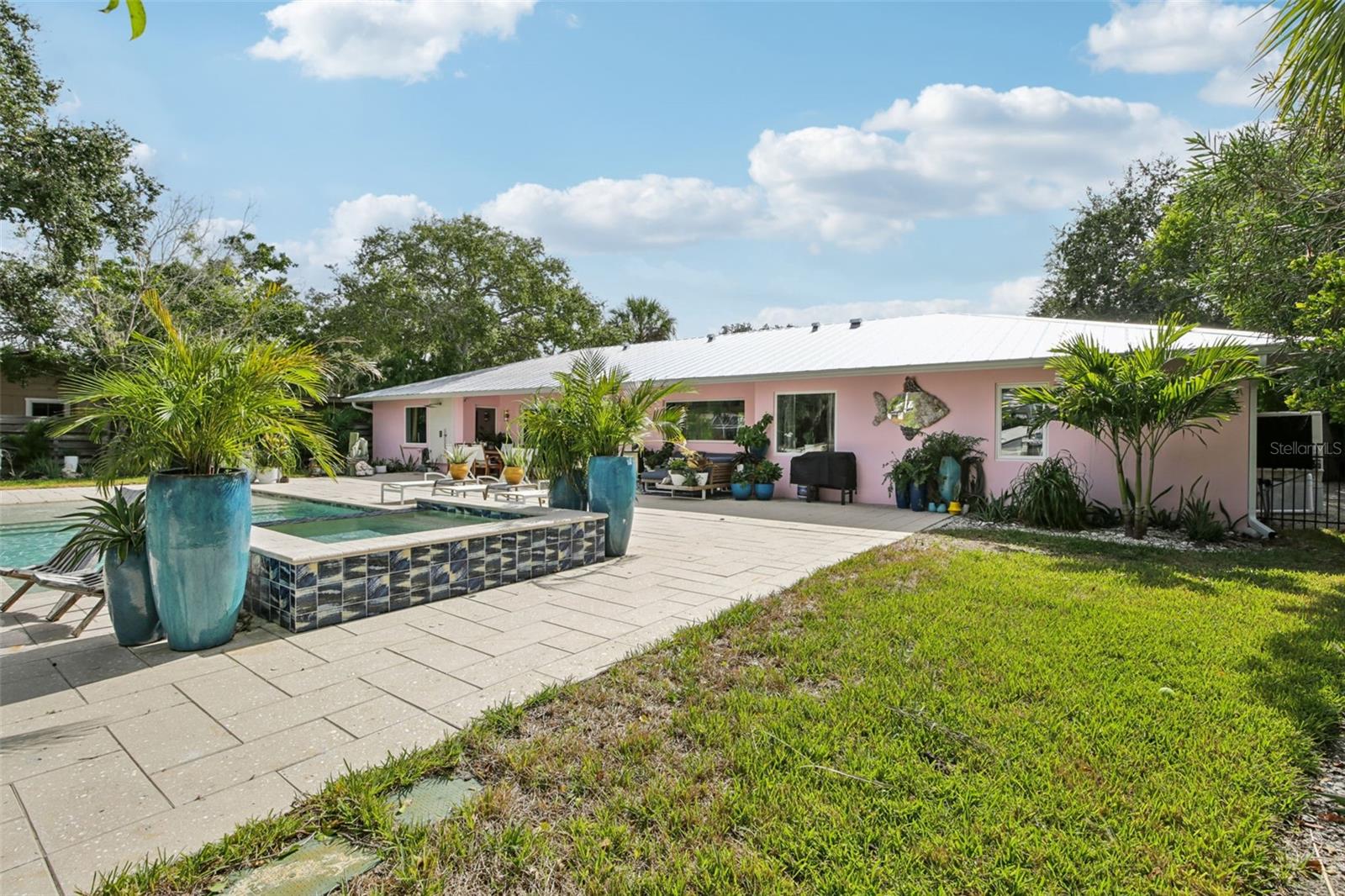 613 BUTTONWOOD DR — photo 41