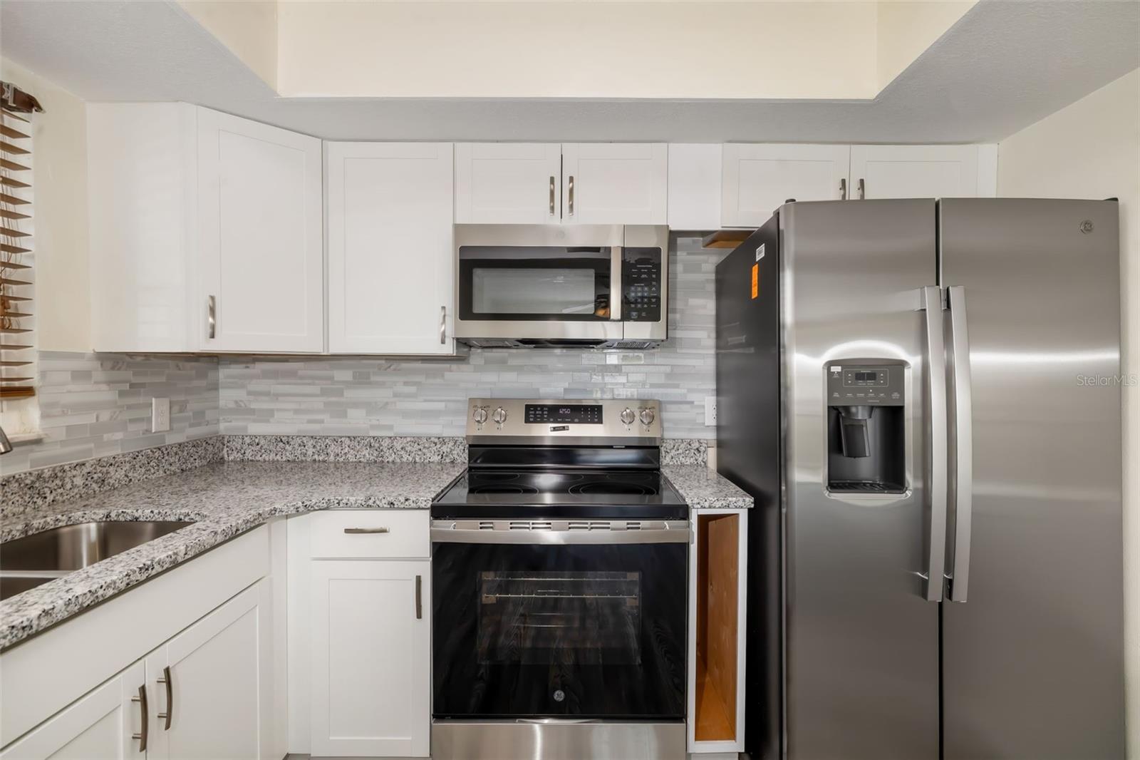 2513 AVENUE B #B — photo 6