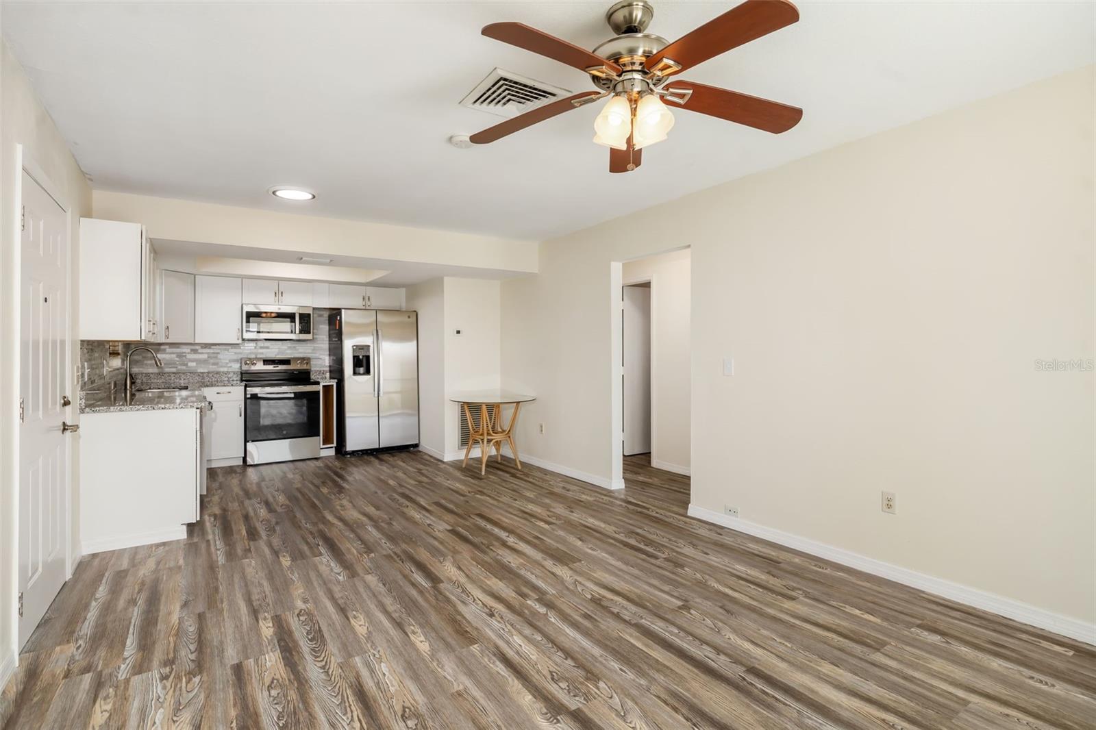 2513 AVENUE B #B — photo 22