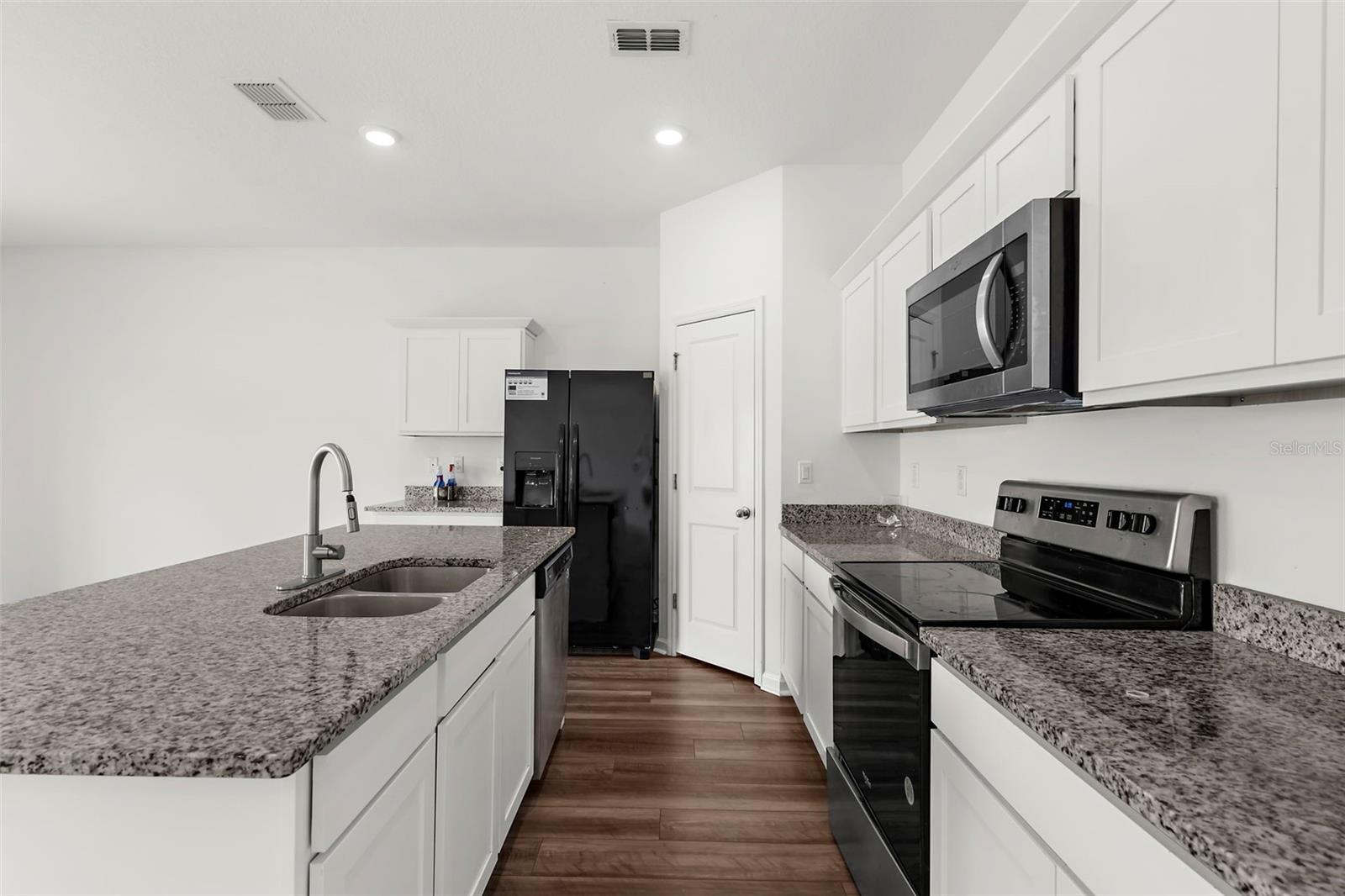 1038 KELLY FERN LOOP — photo 11