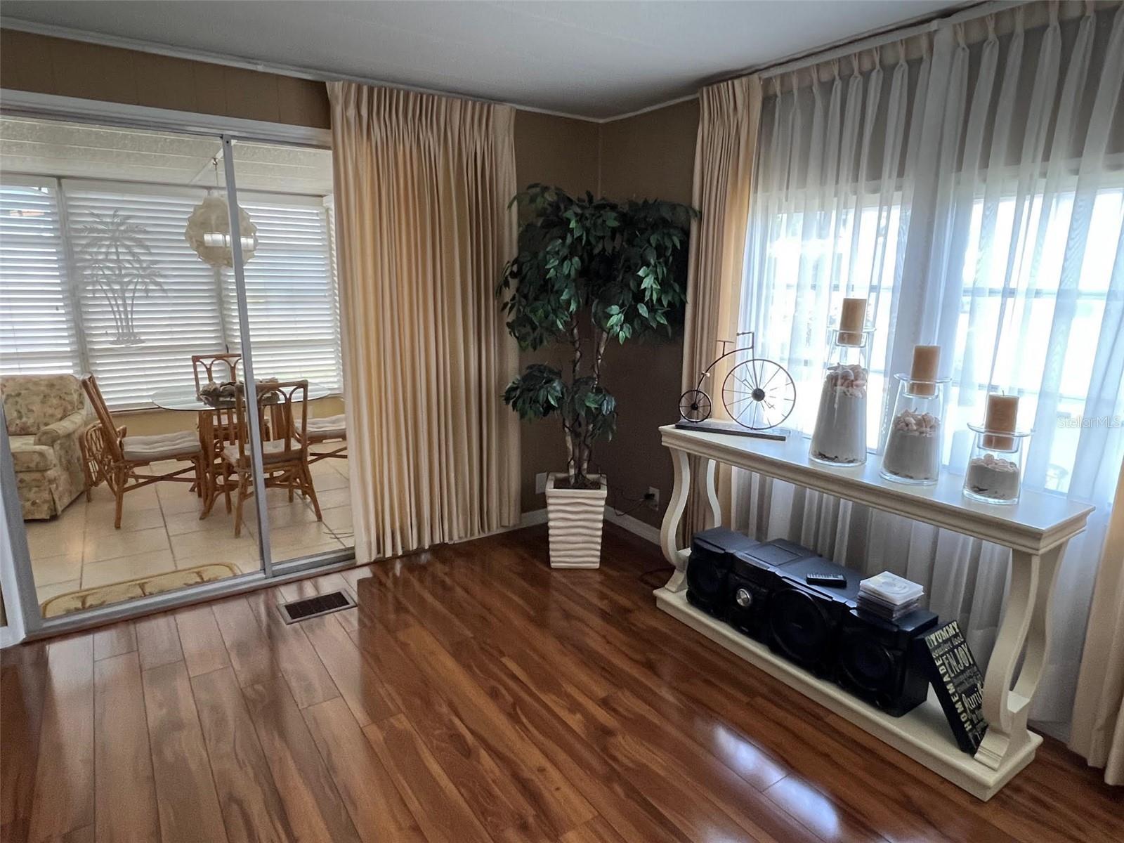 36 THATCH PALM ST E — photo 15