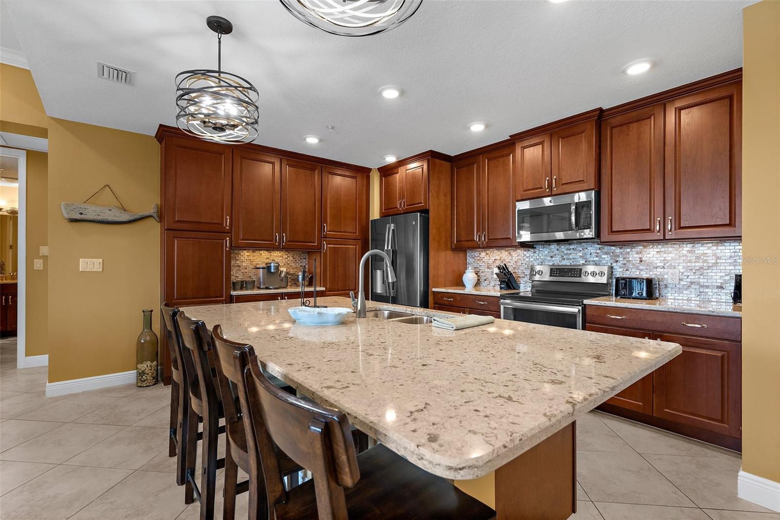 395 ARUBA CIR #401 — photo 13