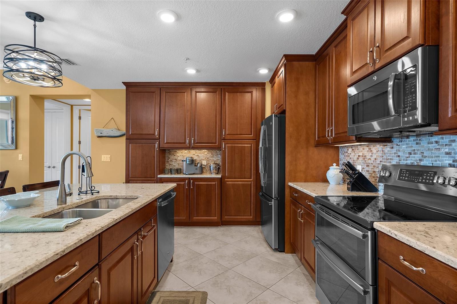 395 ARUBA CIR #401 — photo 11