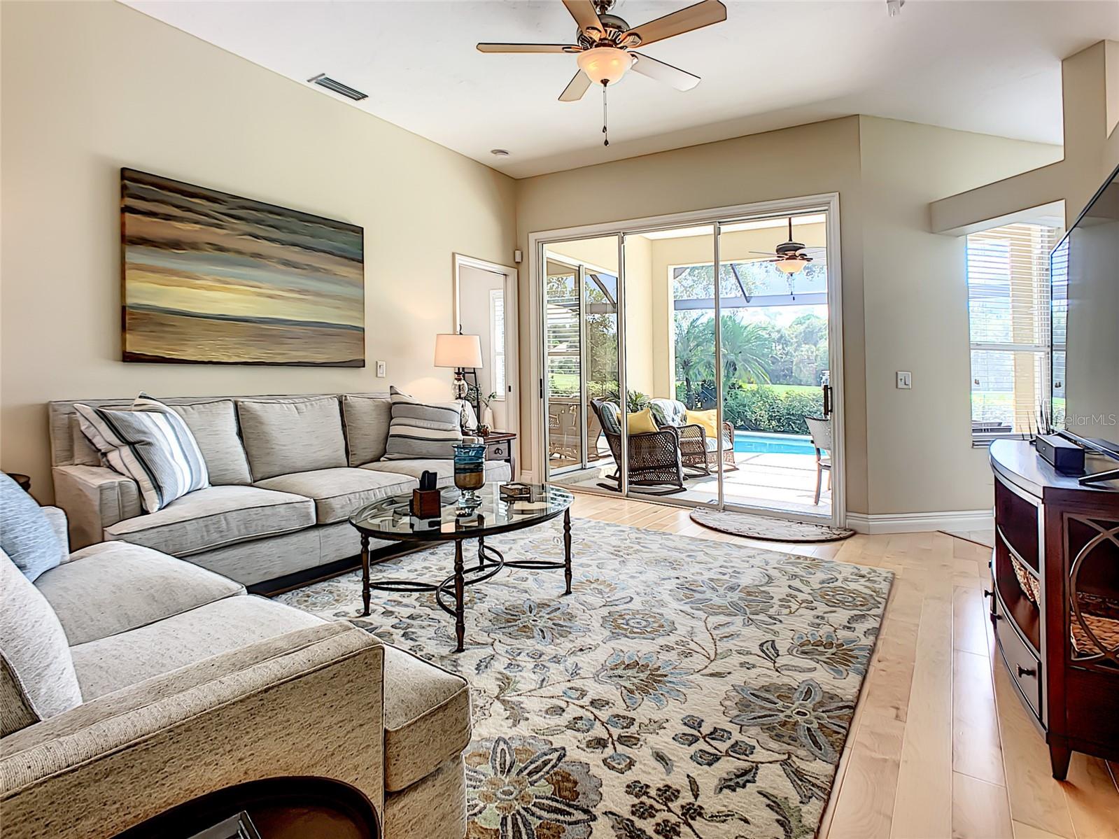 539 FALLBROOK DR — photo 10