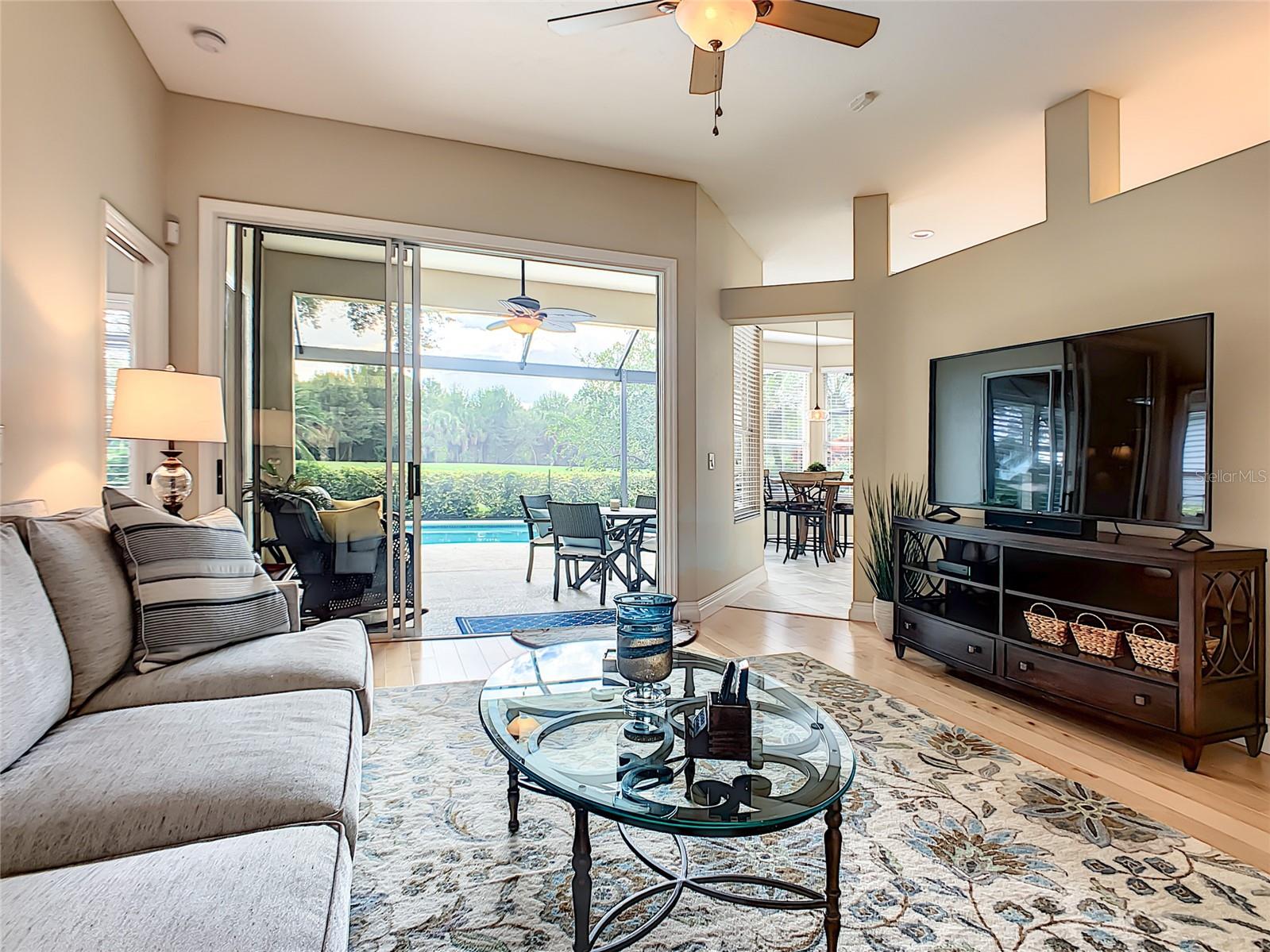 539 FALLBROOK DR — photo 16