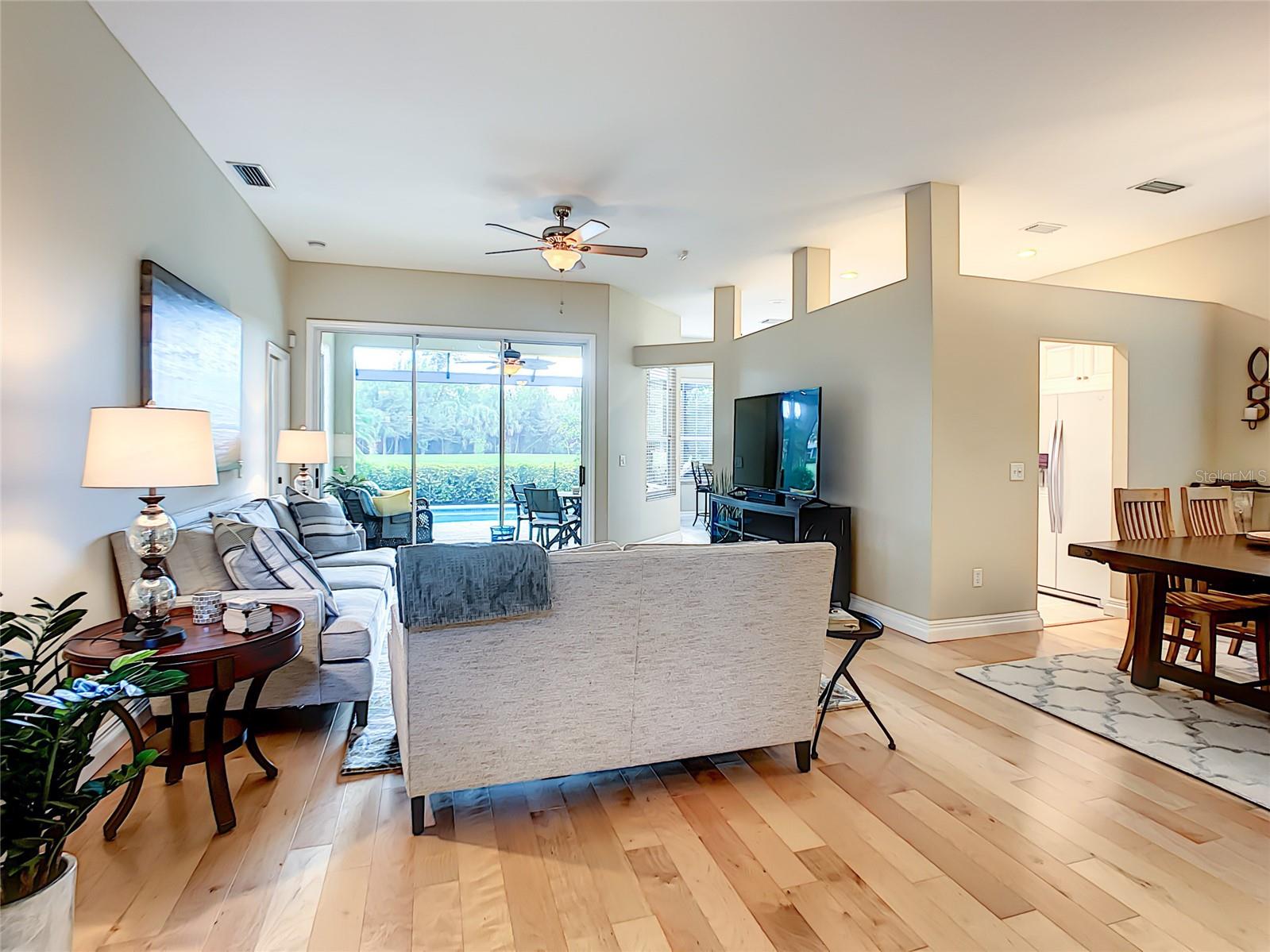 539 FALLBROOK DR — photo 11