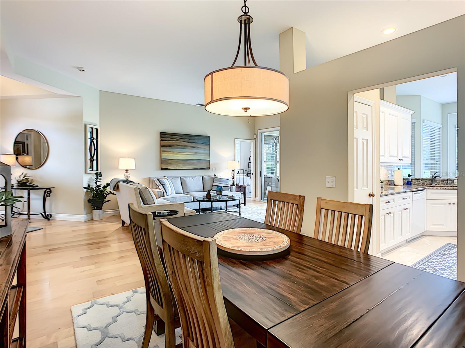 539 FALLBROOK DR — photo 27