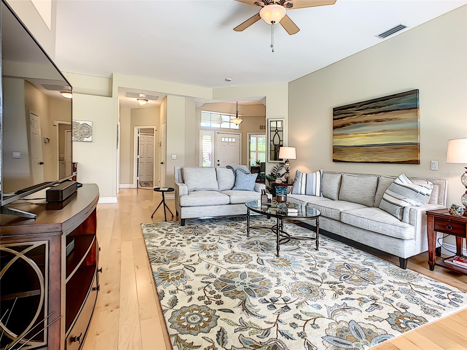 539 FALLBROOK DR — photo 8