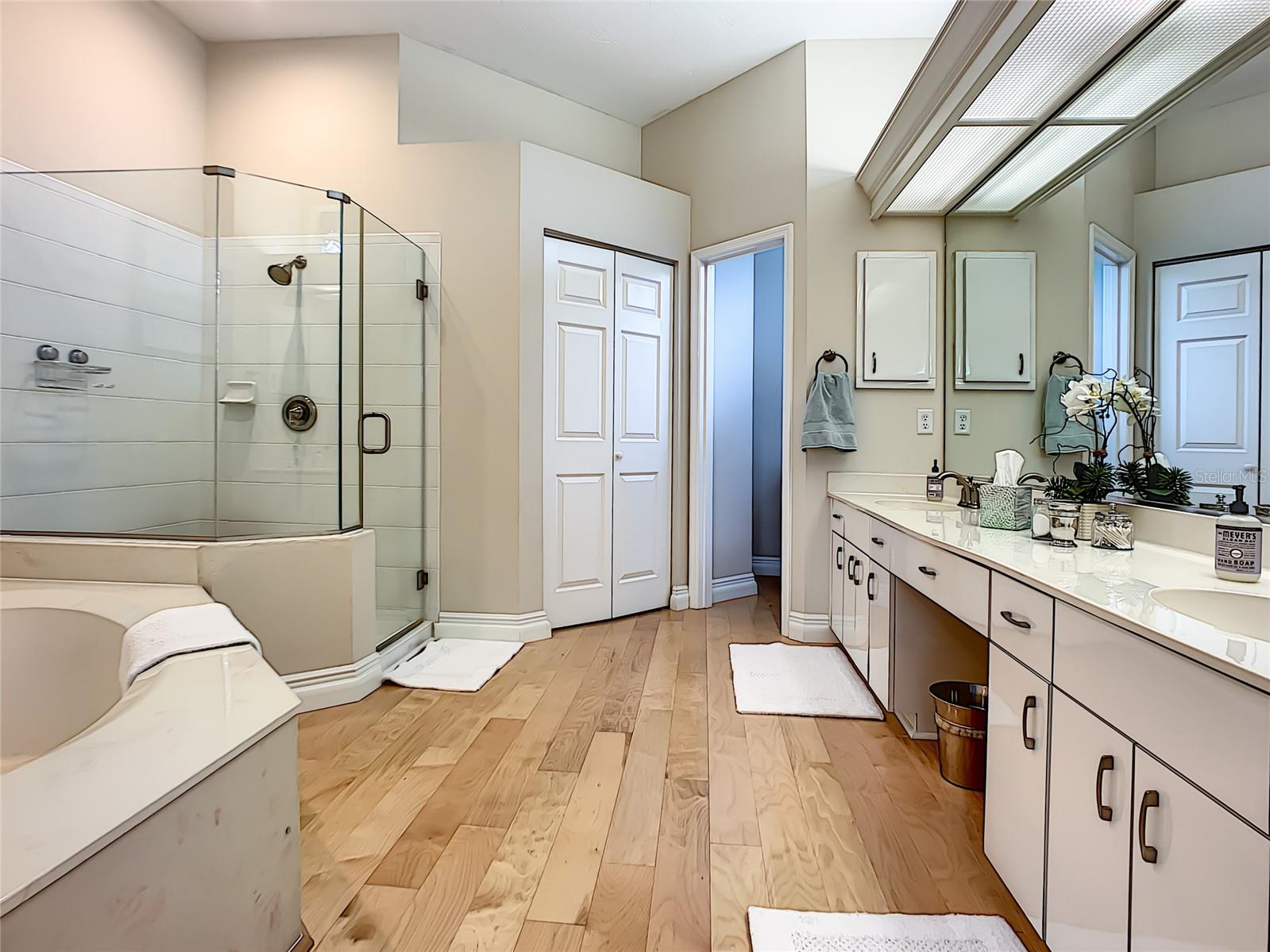 539 FALLBROOK DR — photo 38