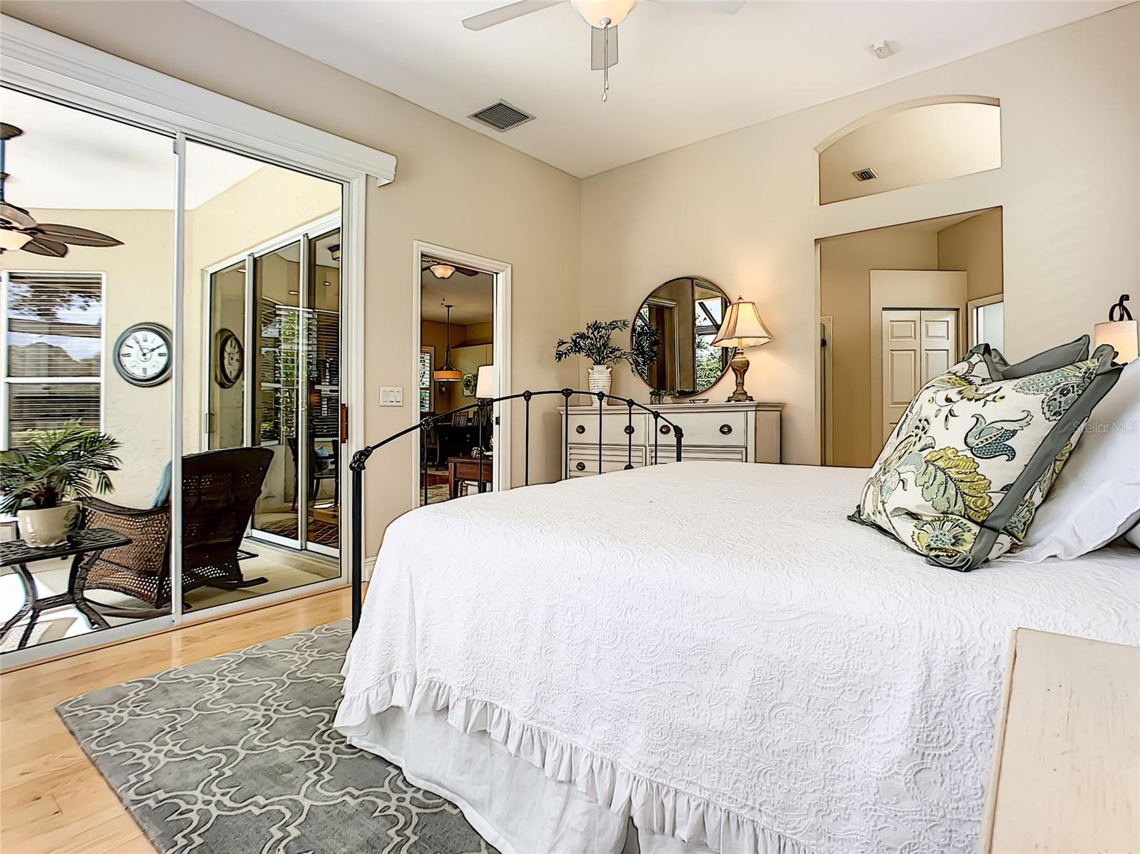 539 FALLBROOK DR — photo 36