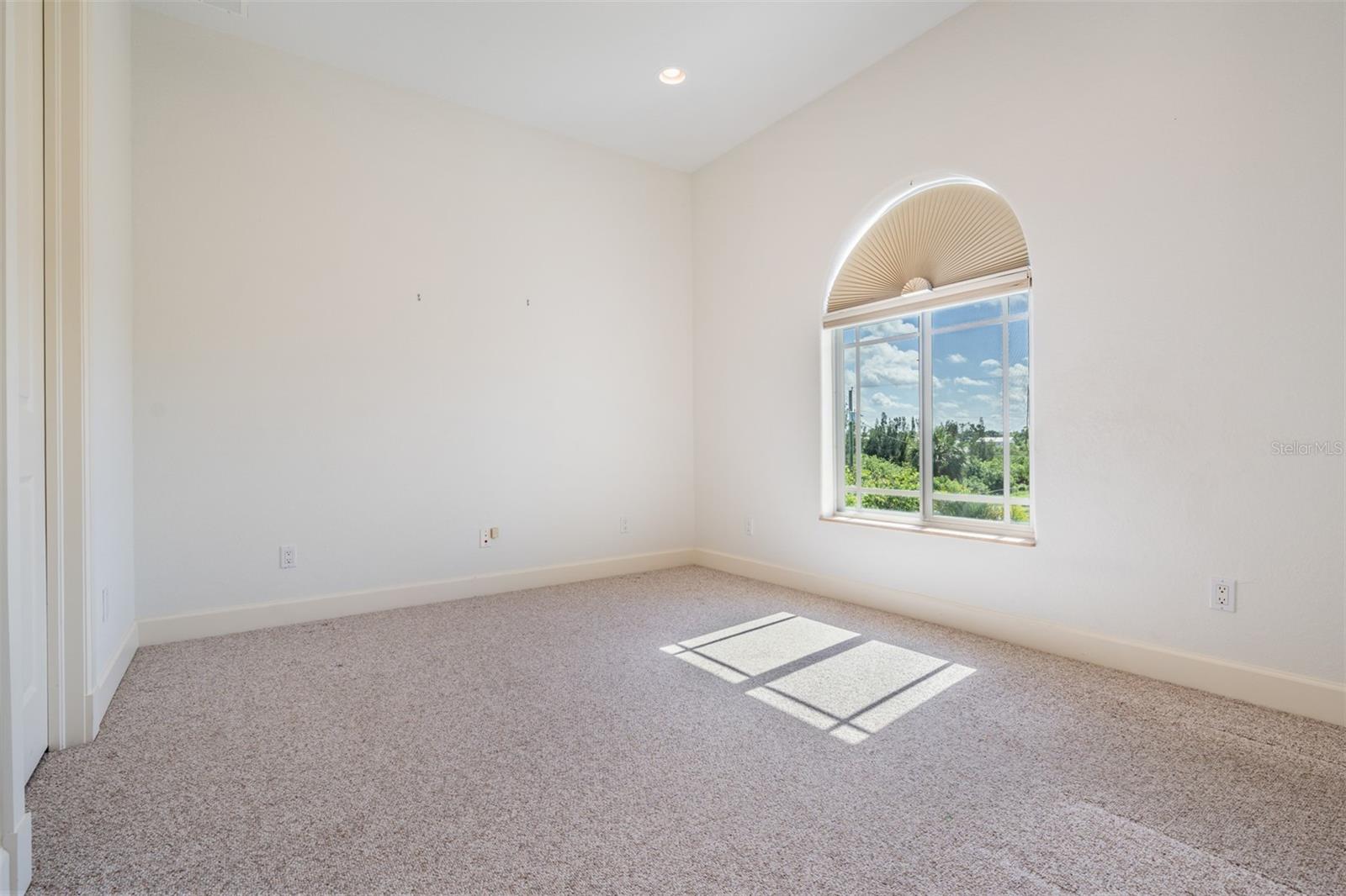 4710 TROYDALE RD — photo 79
