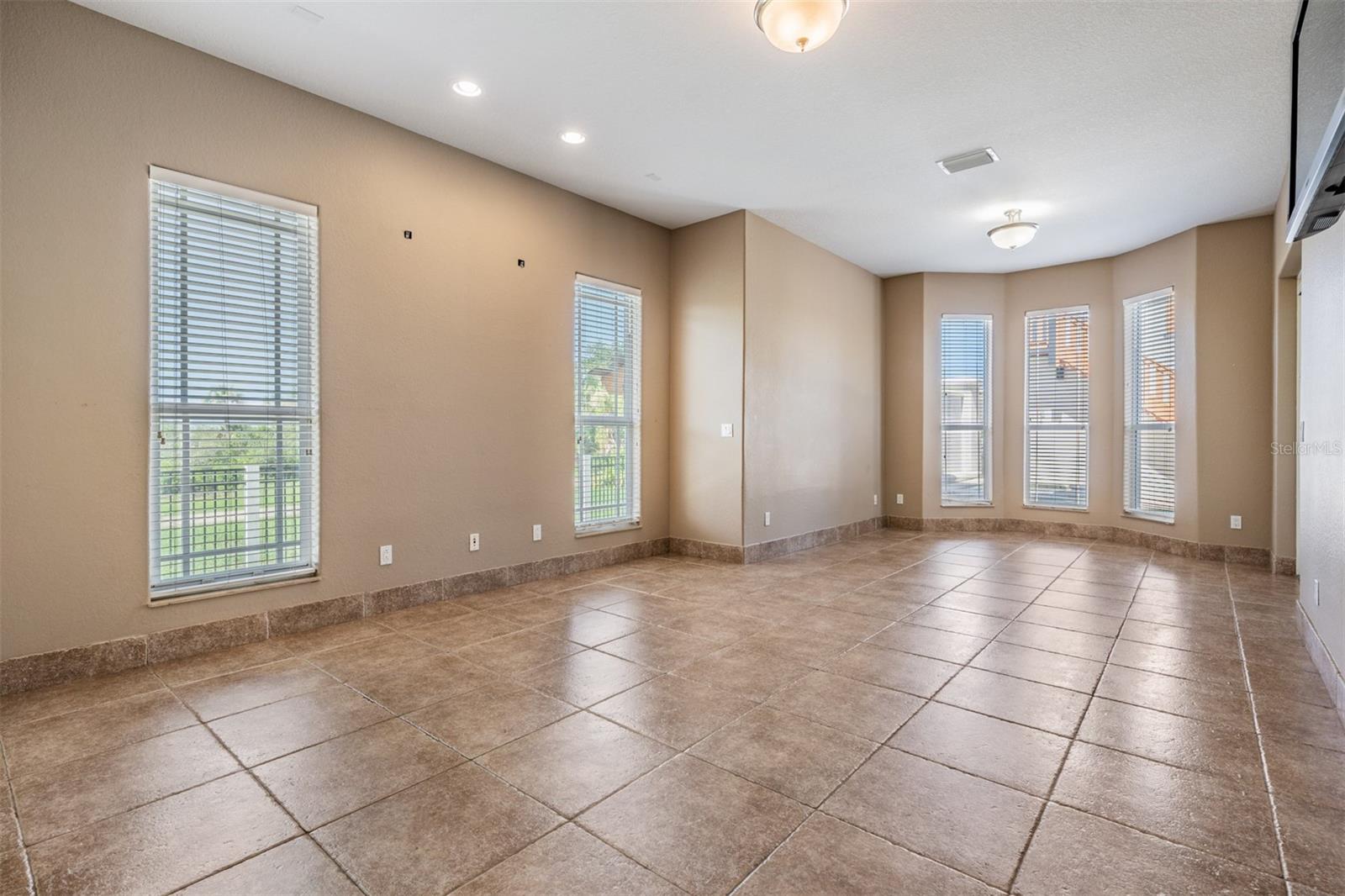 4710 TROYDALE RD — photo 33