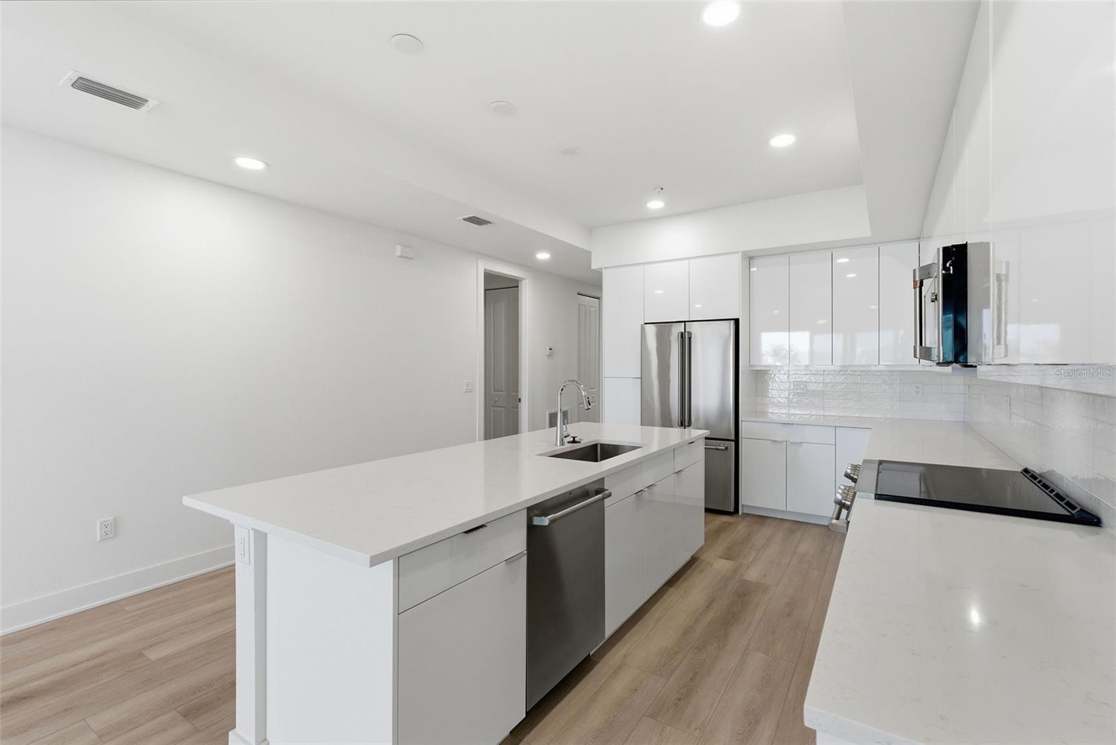 400 150TH AVE #205 — photo 12