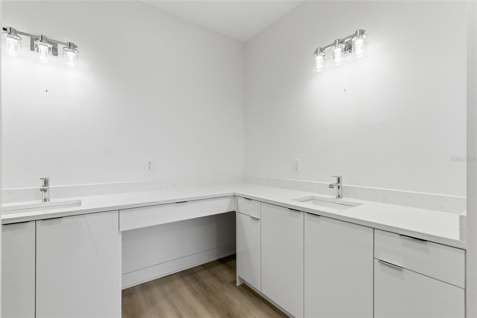 400 150TH AVE #205 — photo 27