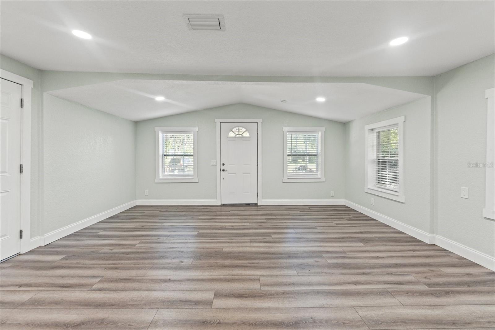 5724 CASSON AVE — photo 15