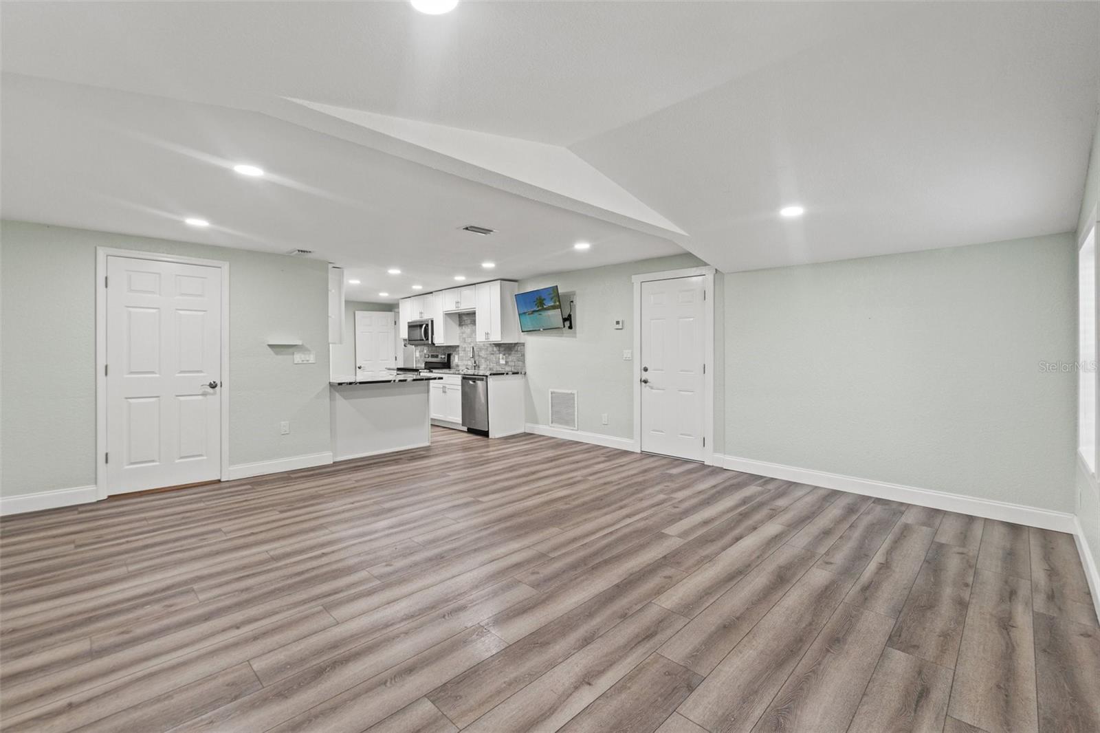 5724 CASSON AVE — photo 14