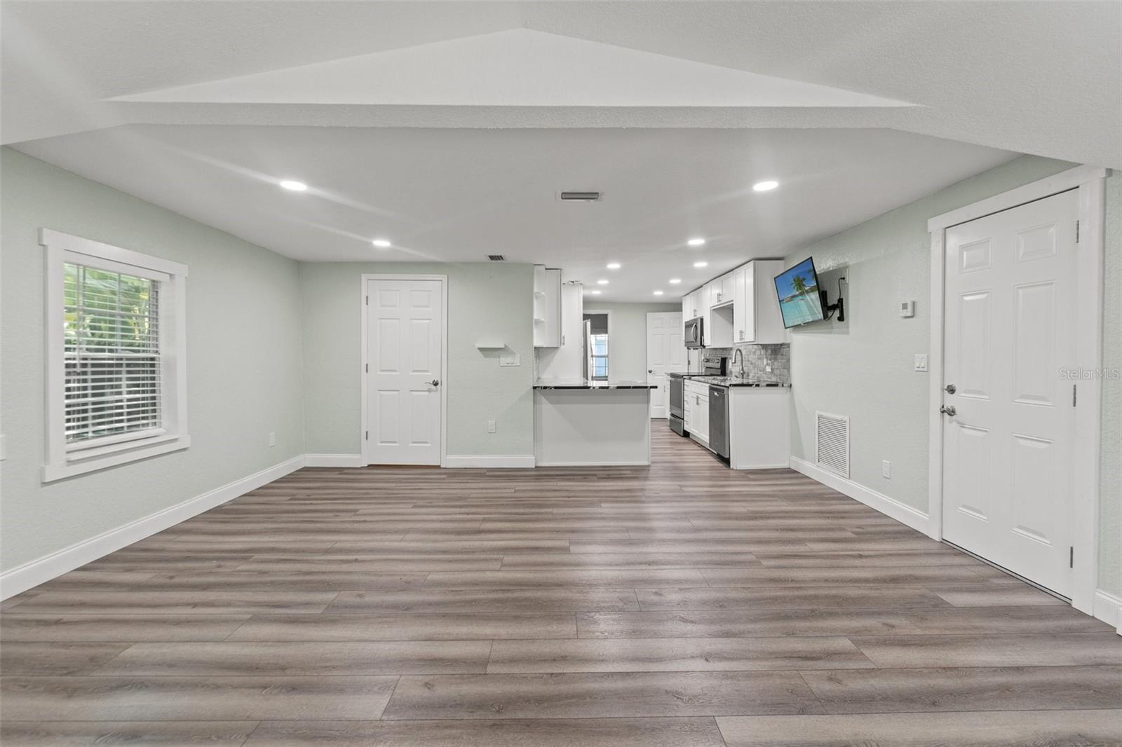 5724 CASSON AVE — photo 13